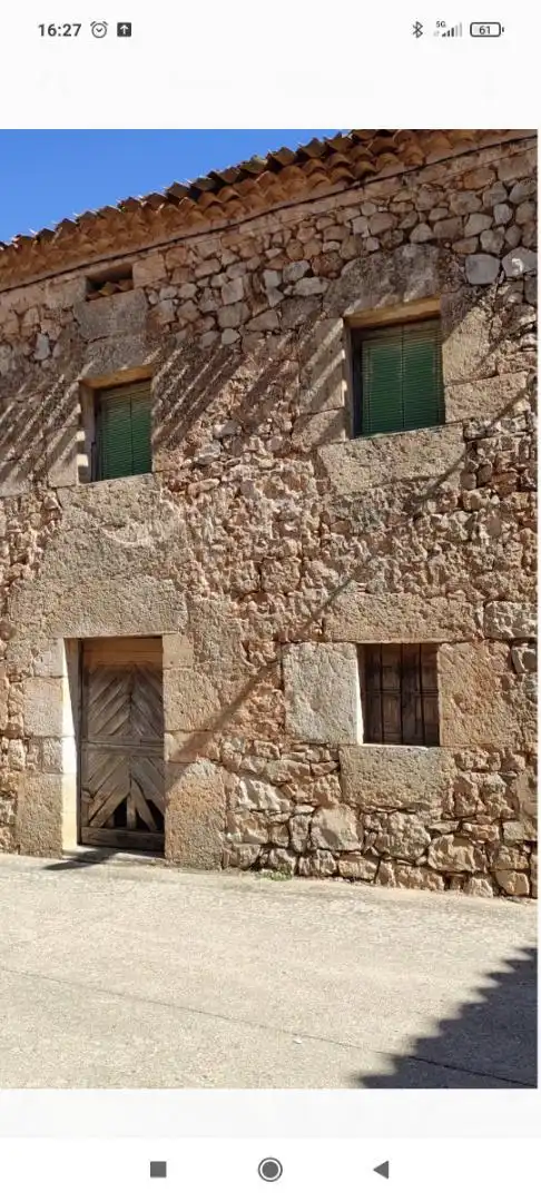 Casa o xalet en venda a Calle San Miguel, 2, Iglesiarrubia Vista exterior de Casa o xalet en venda en Iglesiarrubia amb Jardí privat