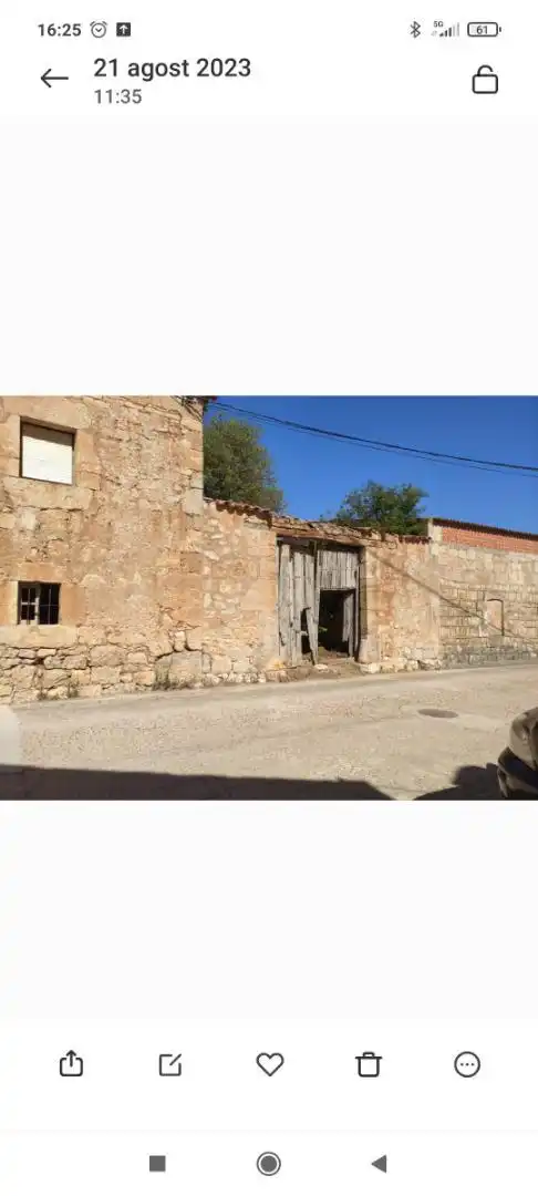 Casa o xalet en venda a Calle San Miguel, 2, Iglesiarrubia Vista exterior de Casa o xalet en venda en Iglesiarrubia amb Jardí privat