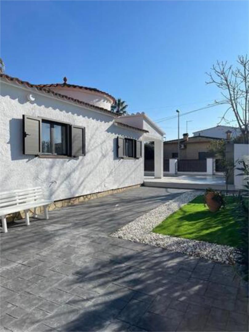 Einfamilien-Reihenhaus miete in Palau-saverdera