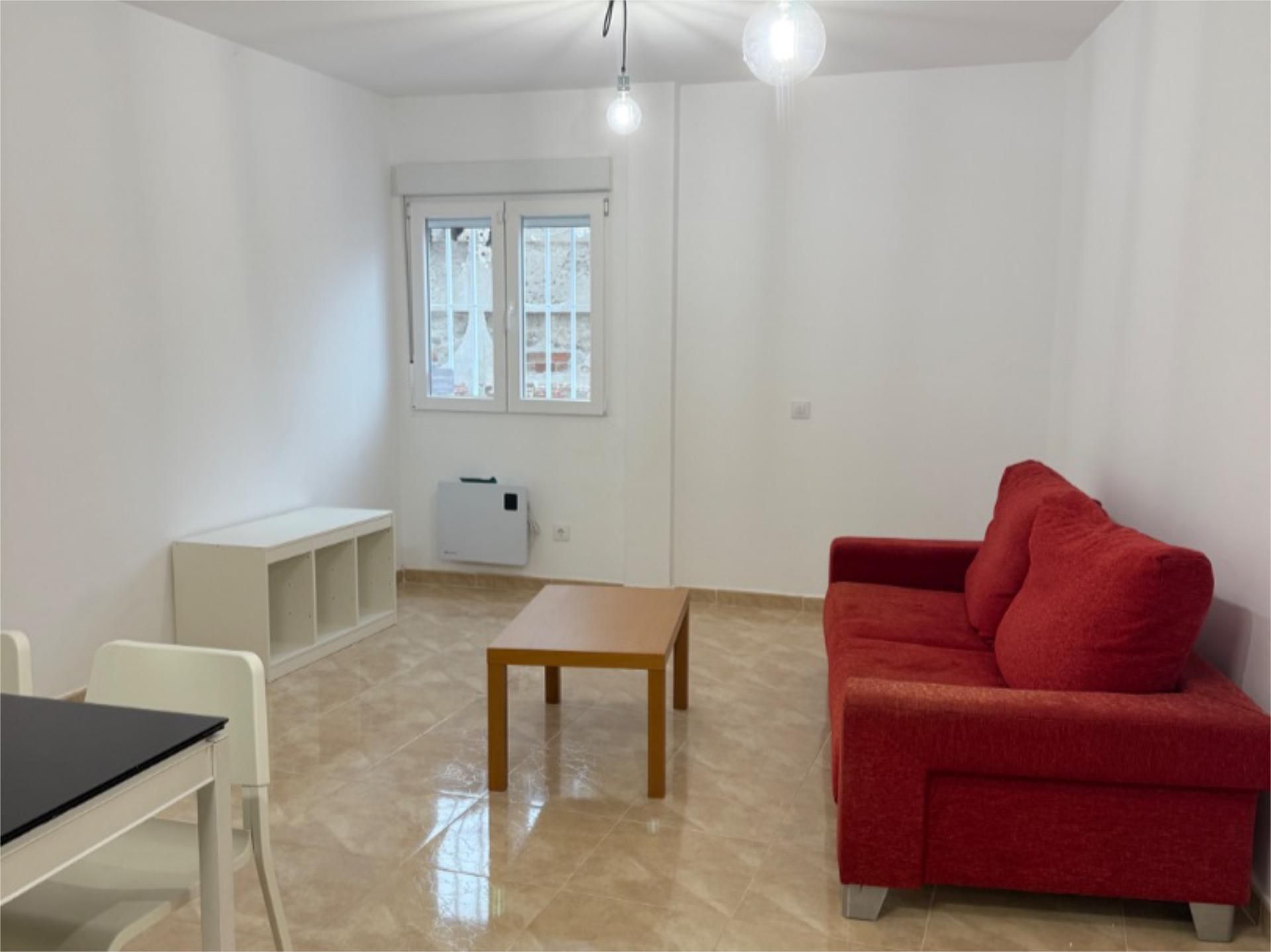 Wohnzimmer von Wohnung miete in Pantoja mit Heizung