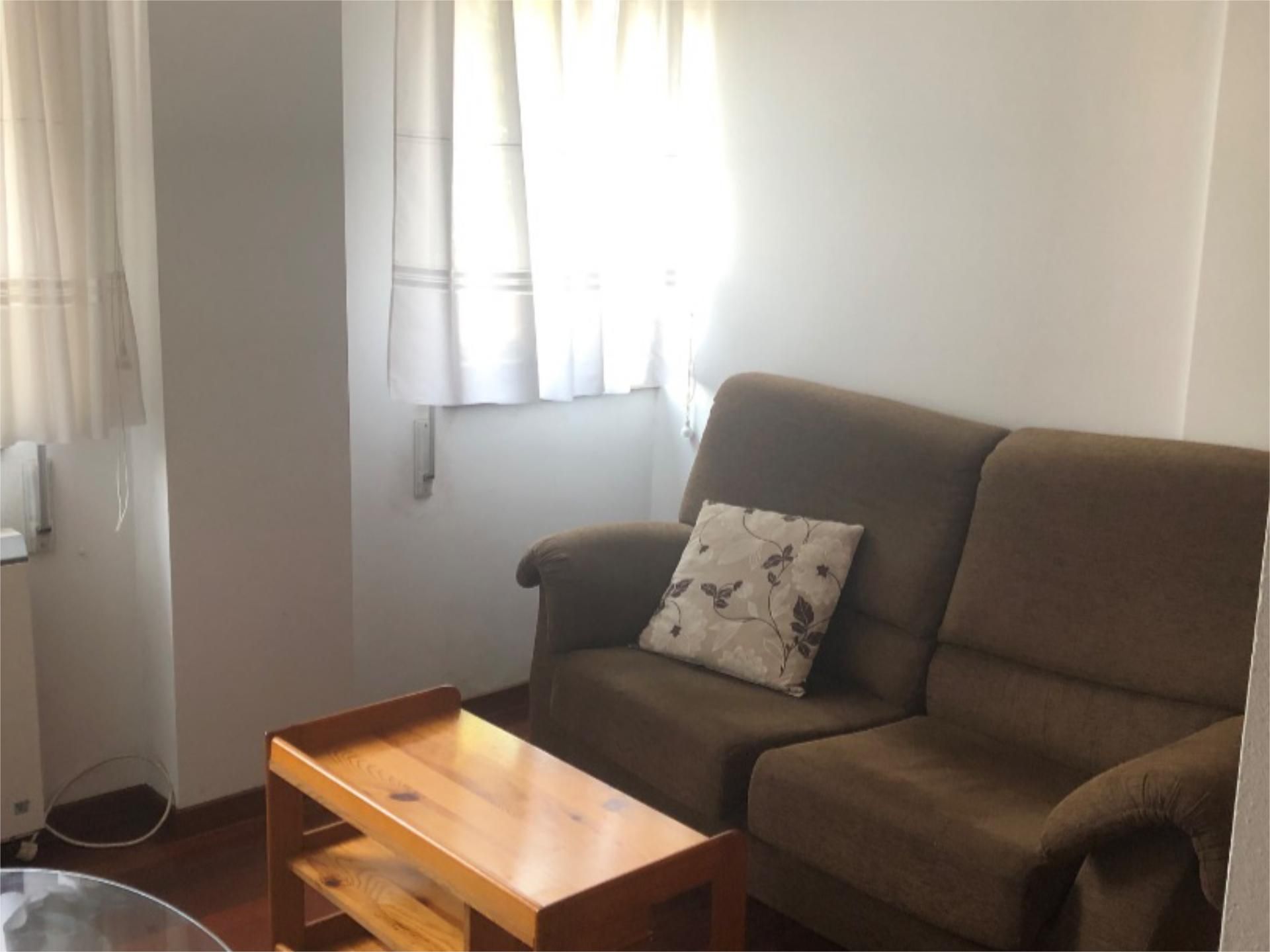 Living room of Flat to rent in Santiago de Compostela   with Heating and Parquet flooring