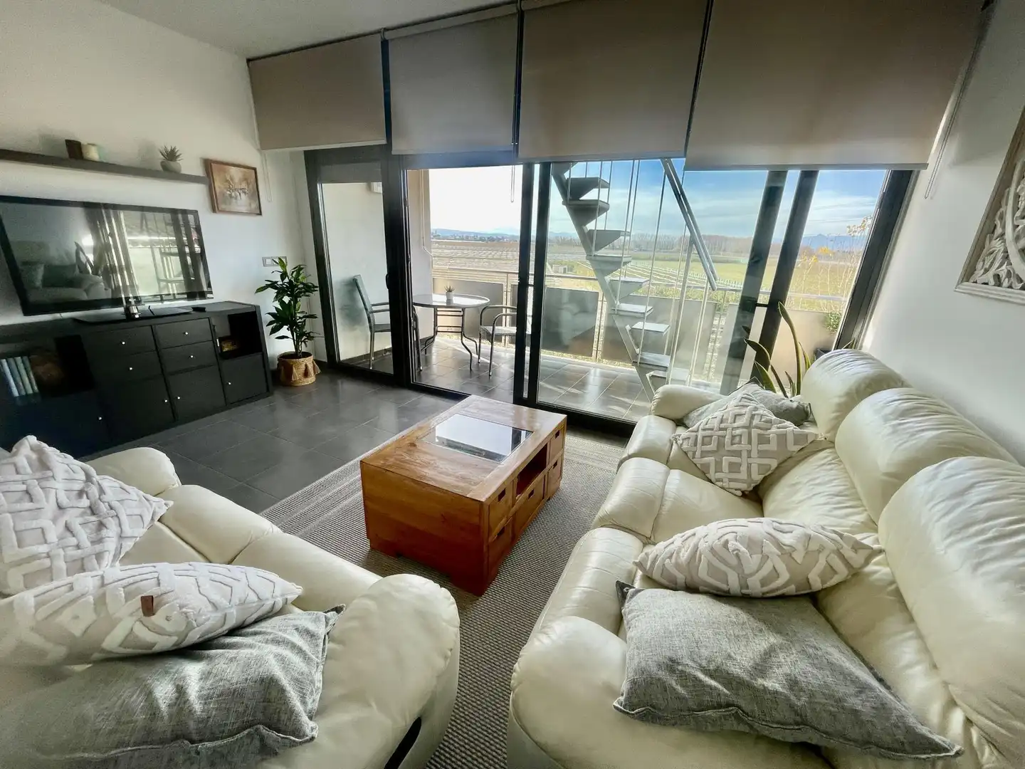 Ático en venta en Avinguda Emporda, 54, Sant Pere Pescador Sala de estar de Ático en venta en Sant Pere Pescador con Aire acondicionado, Calefacción y Terraza