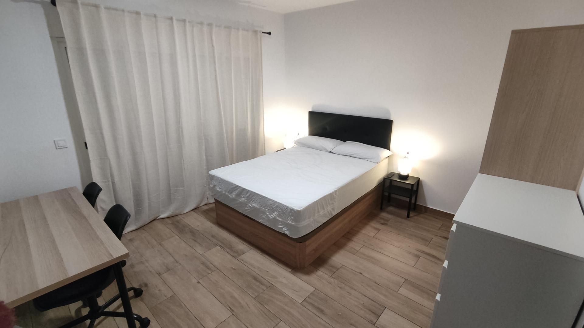 Dormitori de Pis per a compartir en Manresa amb Calefacció, Moblat i Forn