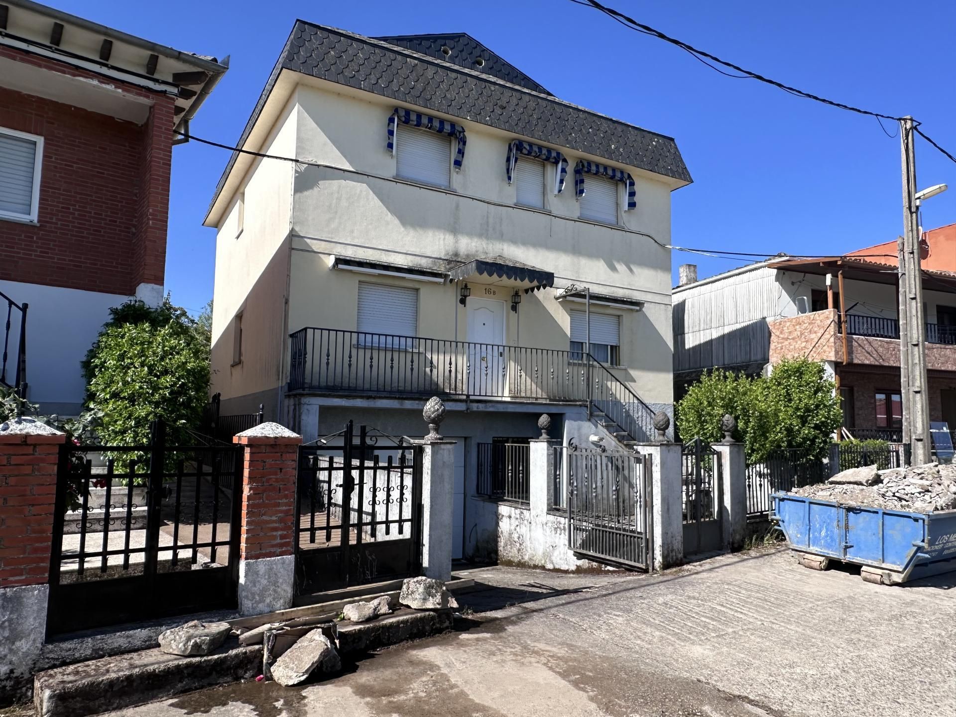 Vista exterior de Casa o xalet en venda en Lagunilla amb Calefacció, Jardí privat i Terrassa