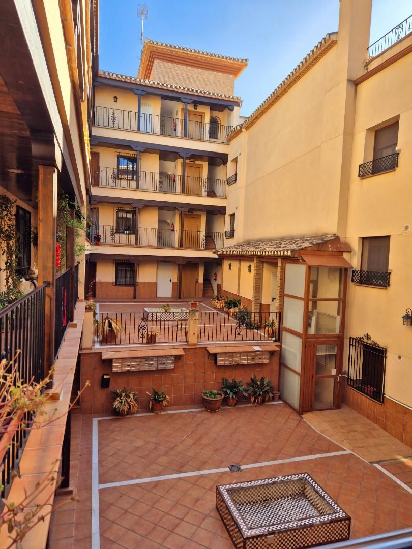 Vista exterior de Pis en venda en La Zubia amb Aire condicionat