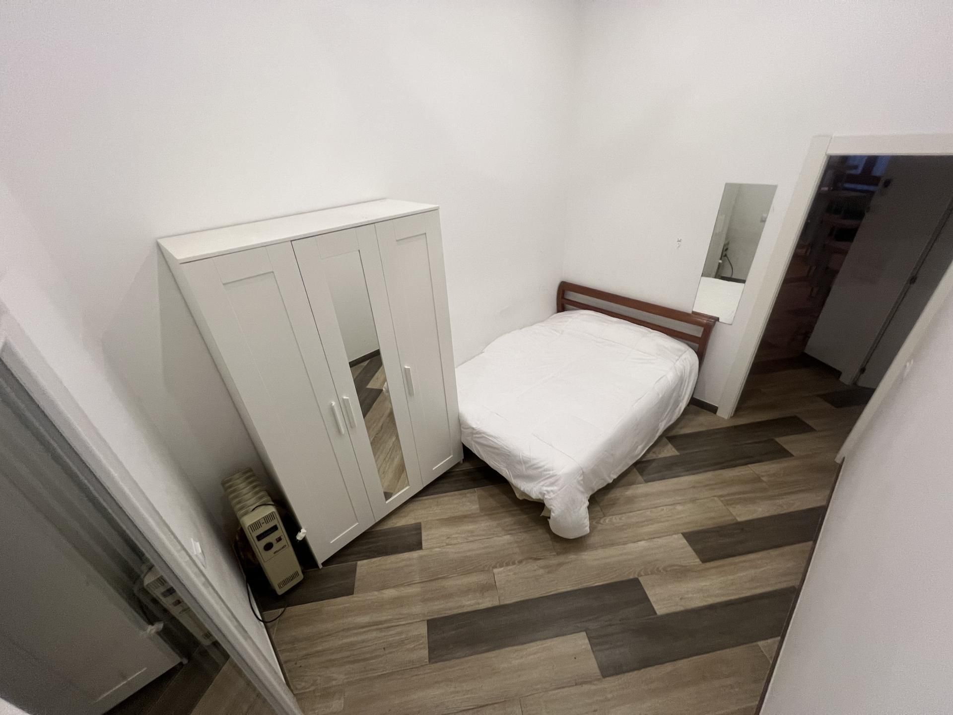 Planta baixa per a compartir a Carrer de Miquel Bleach, 40, Hostafrancs