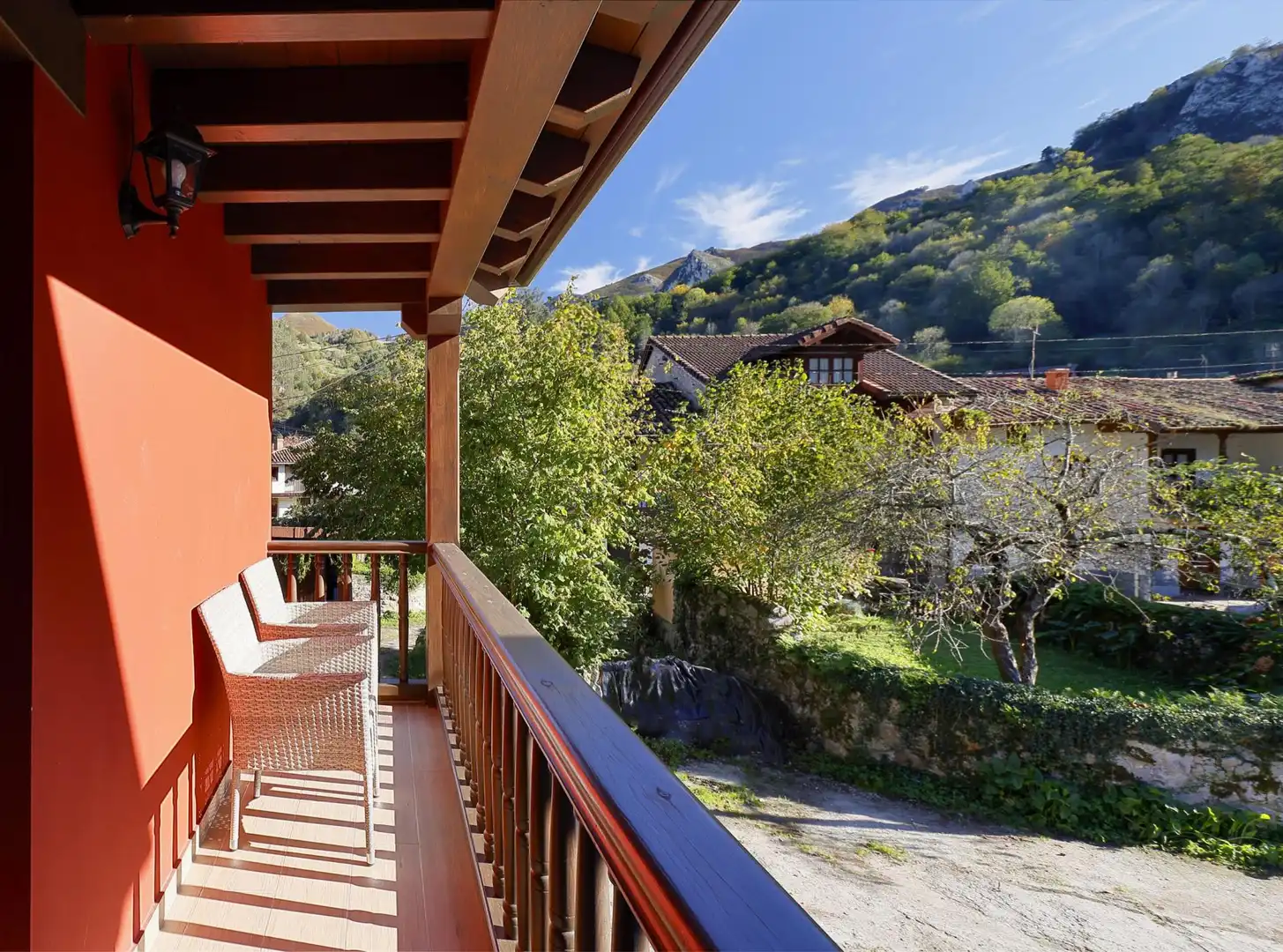 Einfamilien-Reihenhaus zum Verkauf in Lugar Sotu, 63, Piloña Terrasse von Einfamilien-Reihenhaus zum Verkauf in Piloña mit Terrasse und Balkon