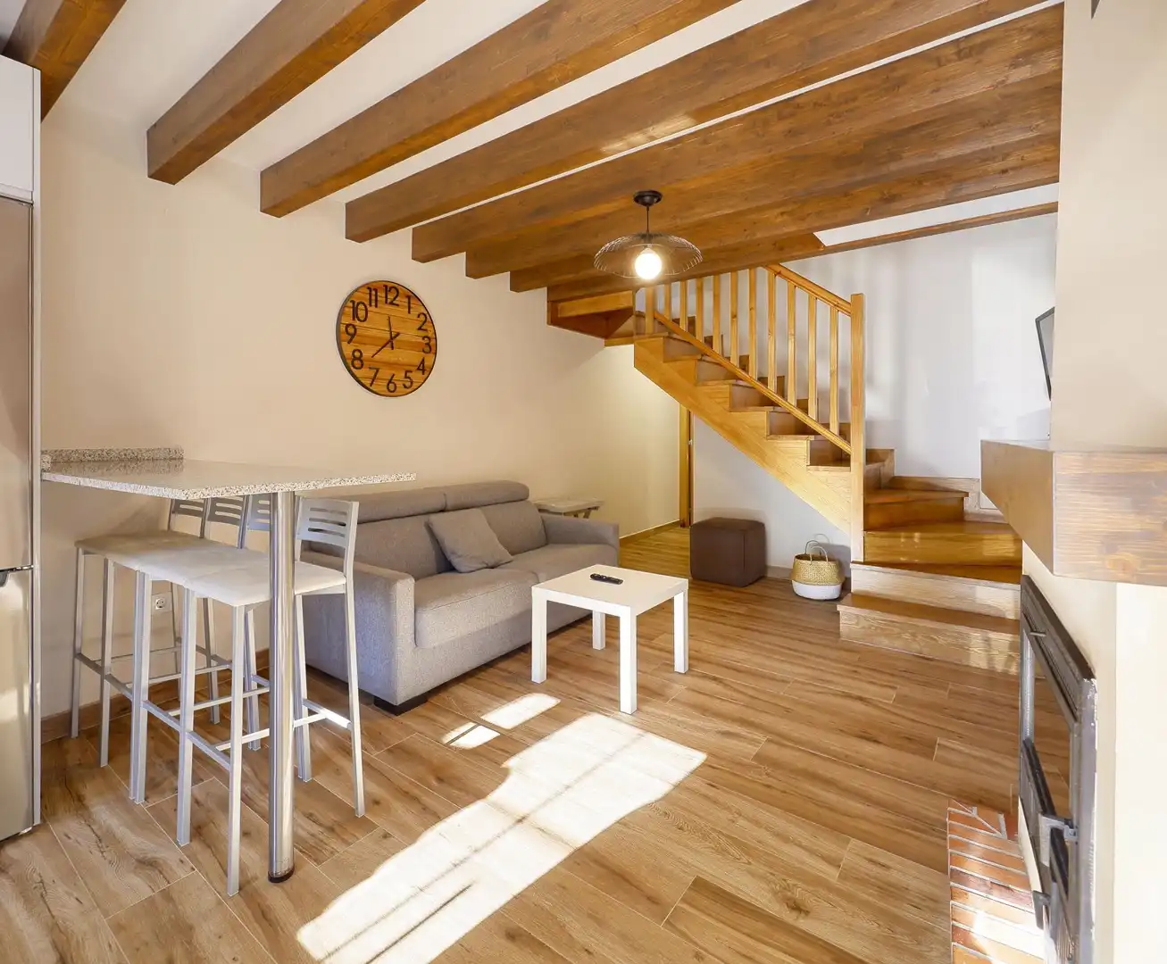 Einfamilien-Reihenhaus zum Verkauf in Lugar Sotu, 63, Piloña Wohnzimmer von Einfamilien-Reihenhaus zum Verkauf in Piloña mit Terrasse und Balkon