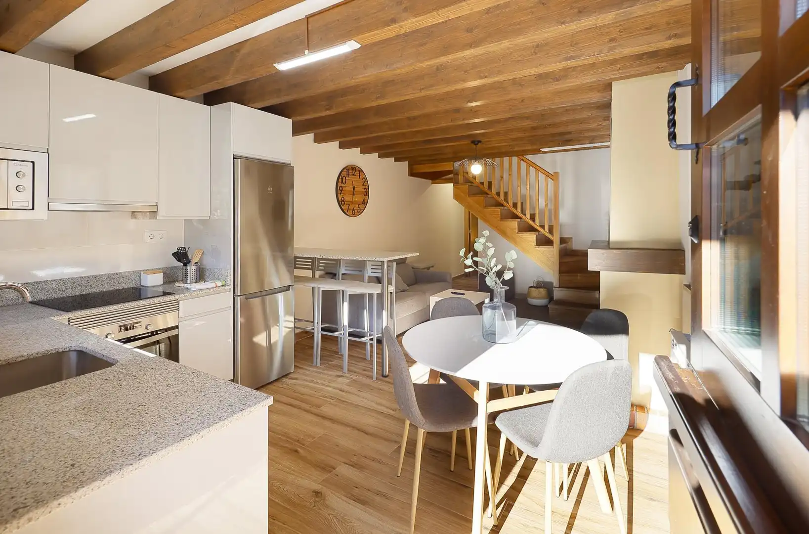 Einfamilien-Reihenhaus zum Verkauf in Lugar Sotu, 63, Piloña Küche von Einfamilien-Reihenhaus zum Verkauf in Piloña mit Terrasse und Balkon