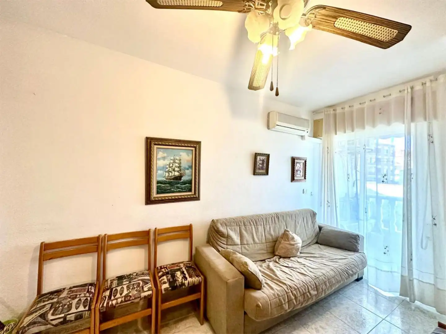 Apartamento en venta en Calle Patricio Zammit, 48, Las Piscinas Naturales Sala de estar de Apartamento en venta en Torrevieja con Aire acondicionado y Balcón