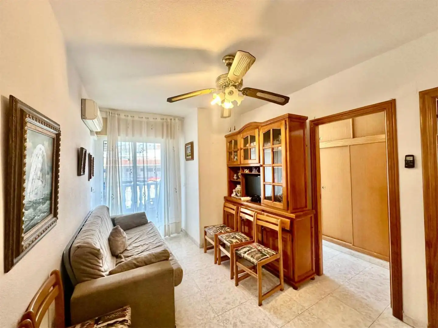Apartamento en venta en Calle Patricio Zammit, 48, Las Piscinas Naturales Sala de estar de Apartamento en venta en Torrevieja con Aire acondicionado y Balcón