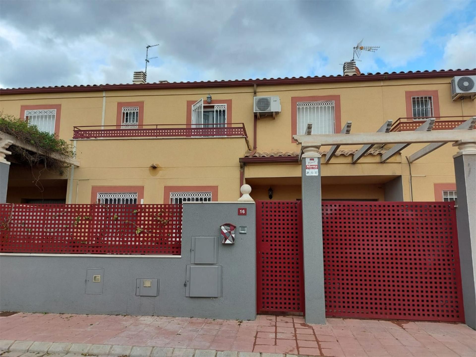 Exterior view of House or chalet for sale in La Gineta  with Air Conditioner, Heating and Furnished