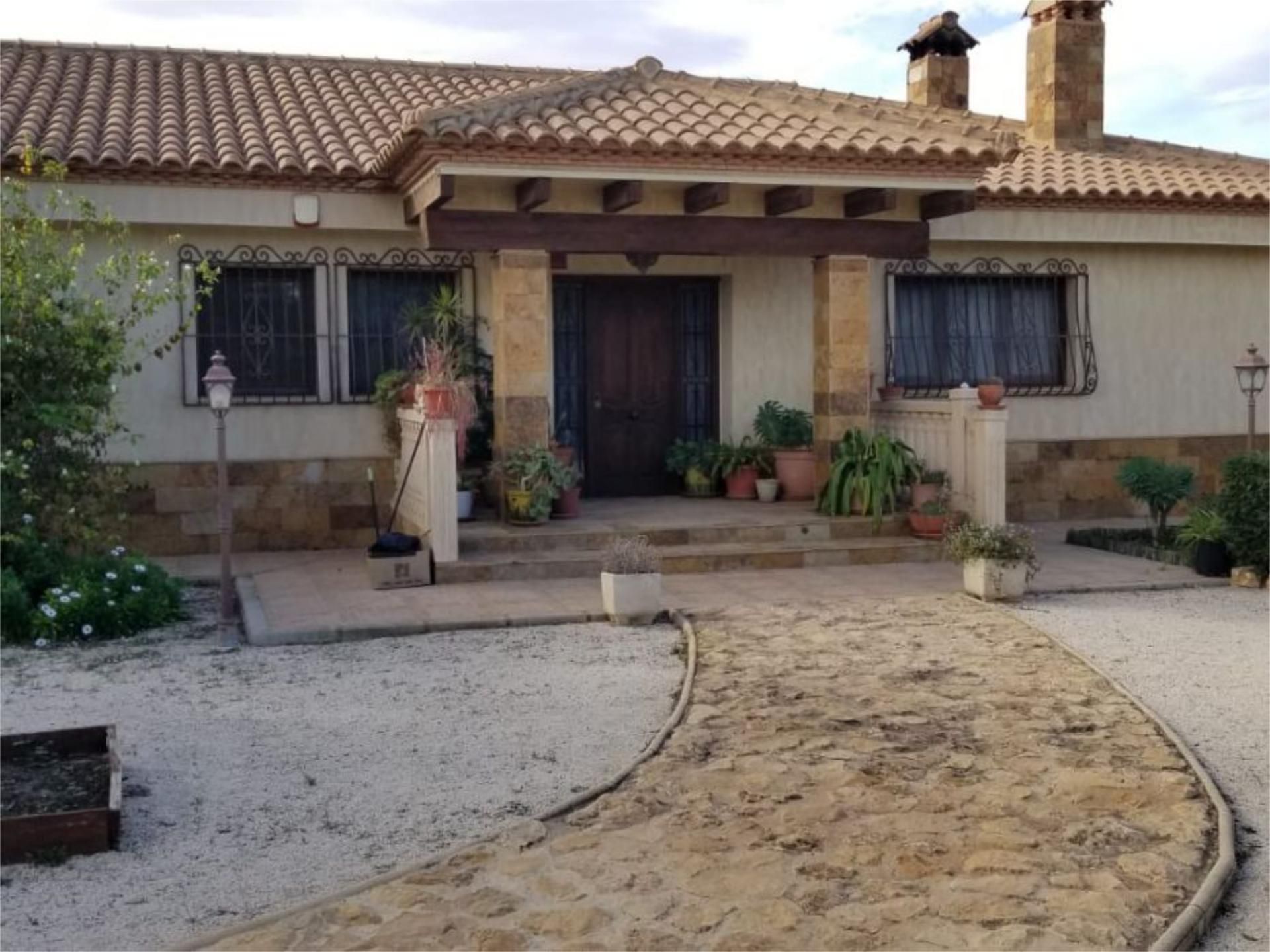 Vista exterior de Casa o xalet en venda en Alicante / Alacant amb Aire condicionat, Terrassa i Piscina