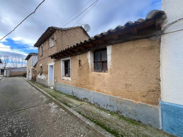 Casa adosada en Venta en Calle del Puente Viejo, 2 en Castromocho