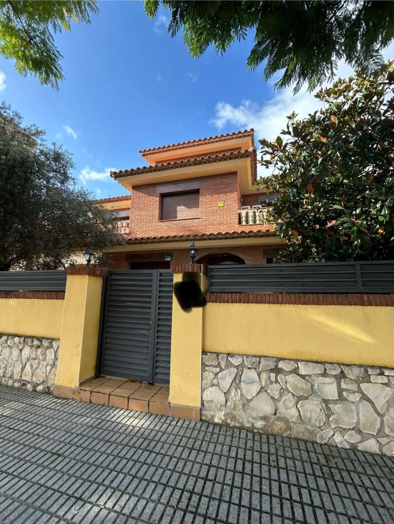 Casa o xalet en venda a Carrer de la Ciutat de Reus, 23, Barenys Vista exterior de Casa o xalet en venda en Salou amb Aire condicionat, Terrassa i Piscina