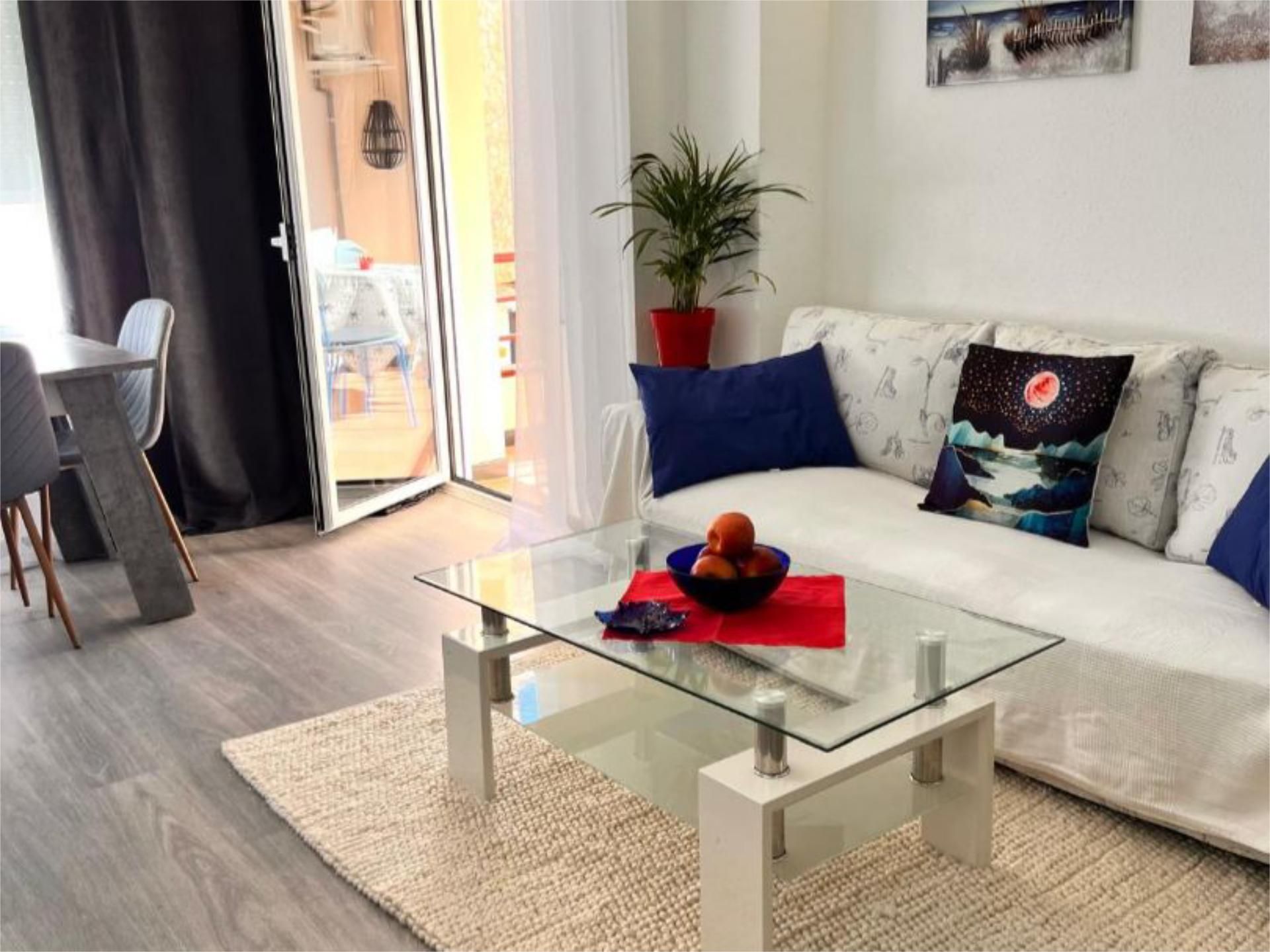 Sala d'estar de Pis de lloguer en Empuriabrava amb Aire condicionat, Calefacció i Parquet