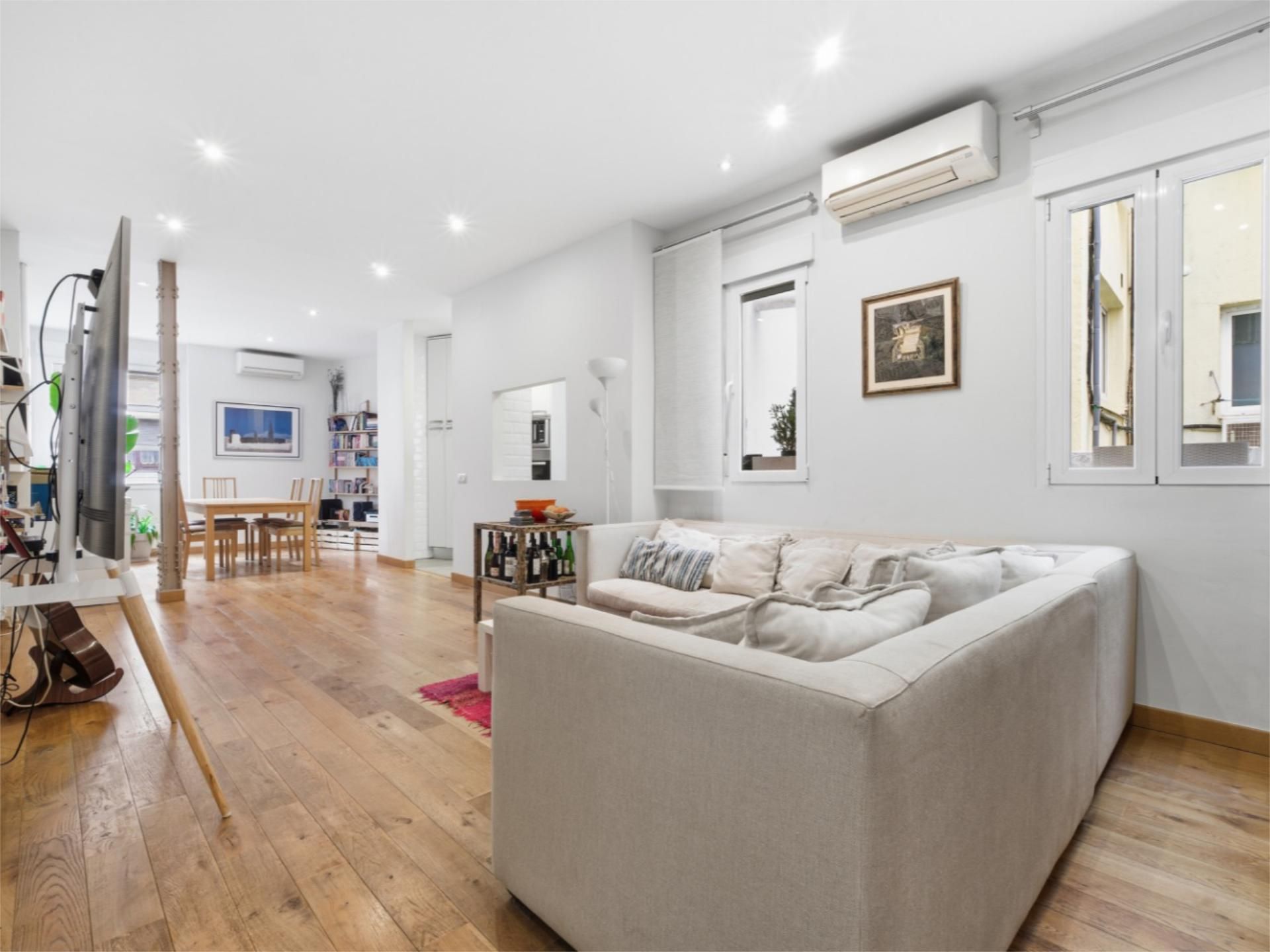 Sala d'estar de Pis en venda en  Madrid Capital amb Aire condicionat