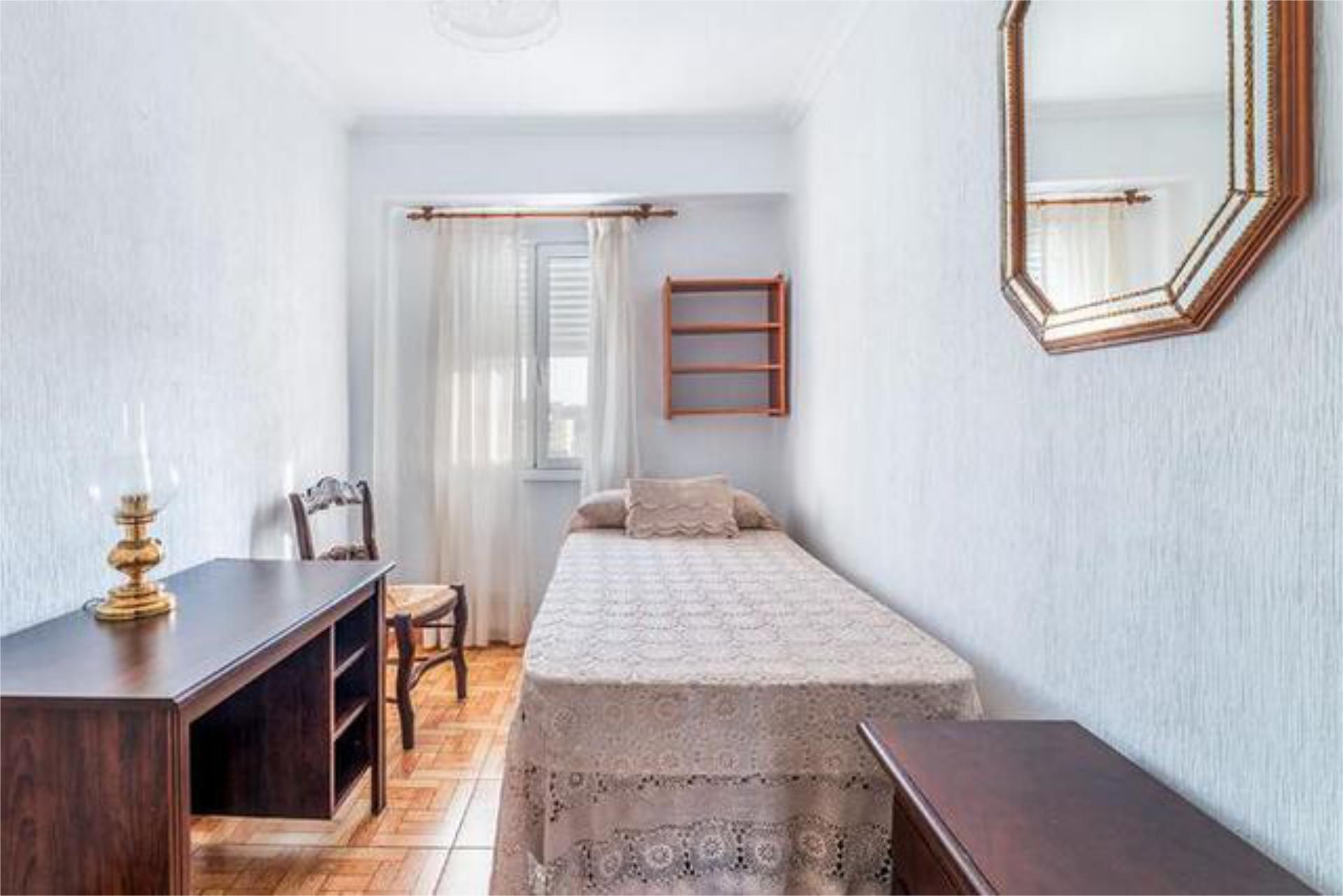 Bedroom of Flat to rent in  Sevilla Capital  with Heating, Furnished and Pets allowed