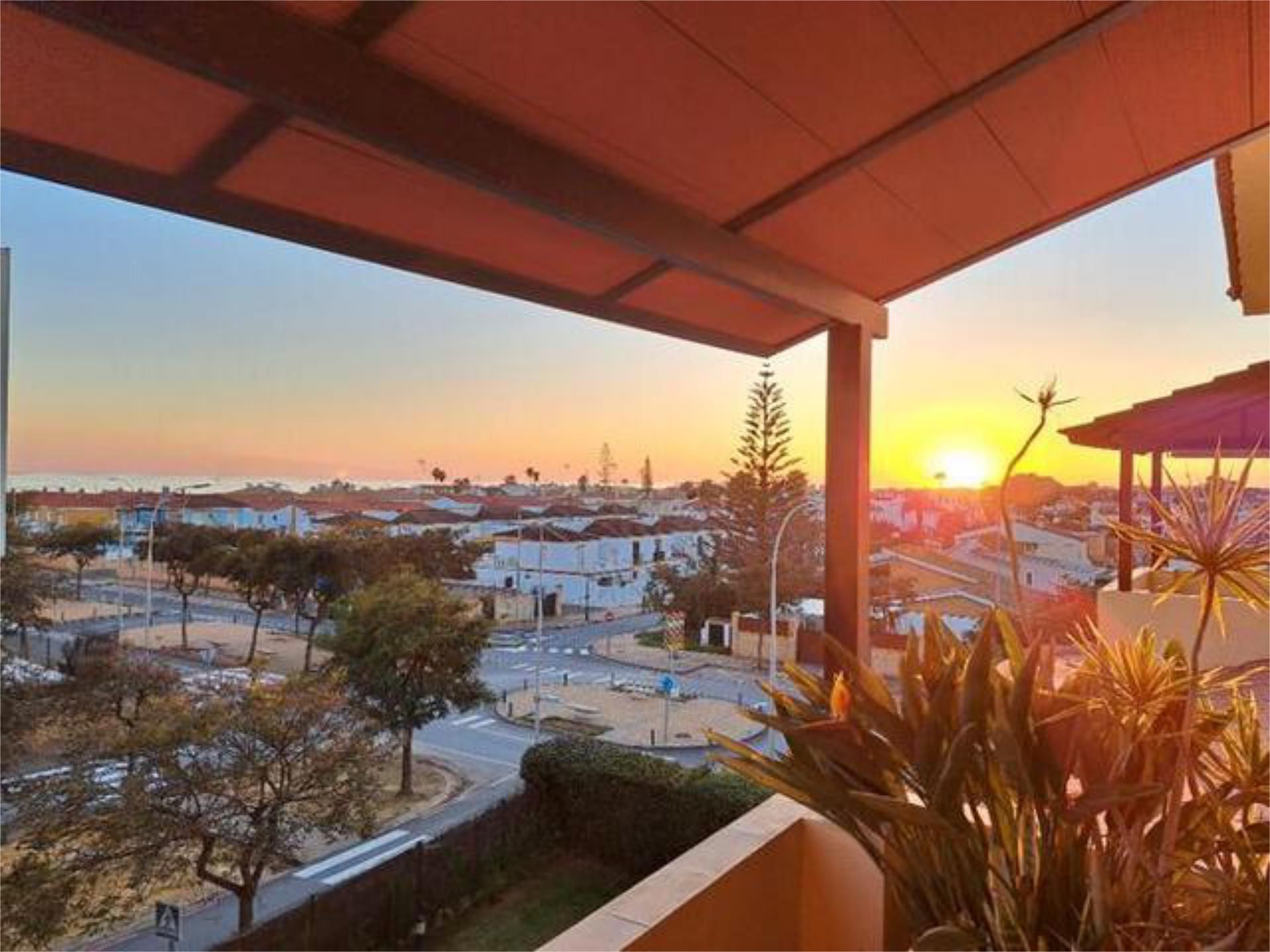 Vista exterior de Pis en venda en Islantilla amb Jardí privat, Terrassa i Traster