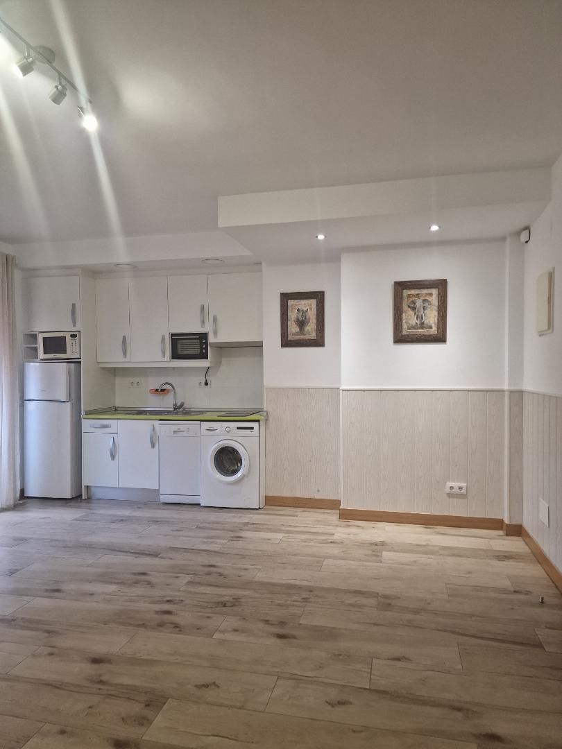 Cuina de Pis de lloguer en  Madrid Capital amb Aire condicionat, Rentadora i Microones