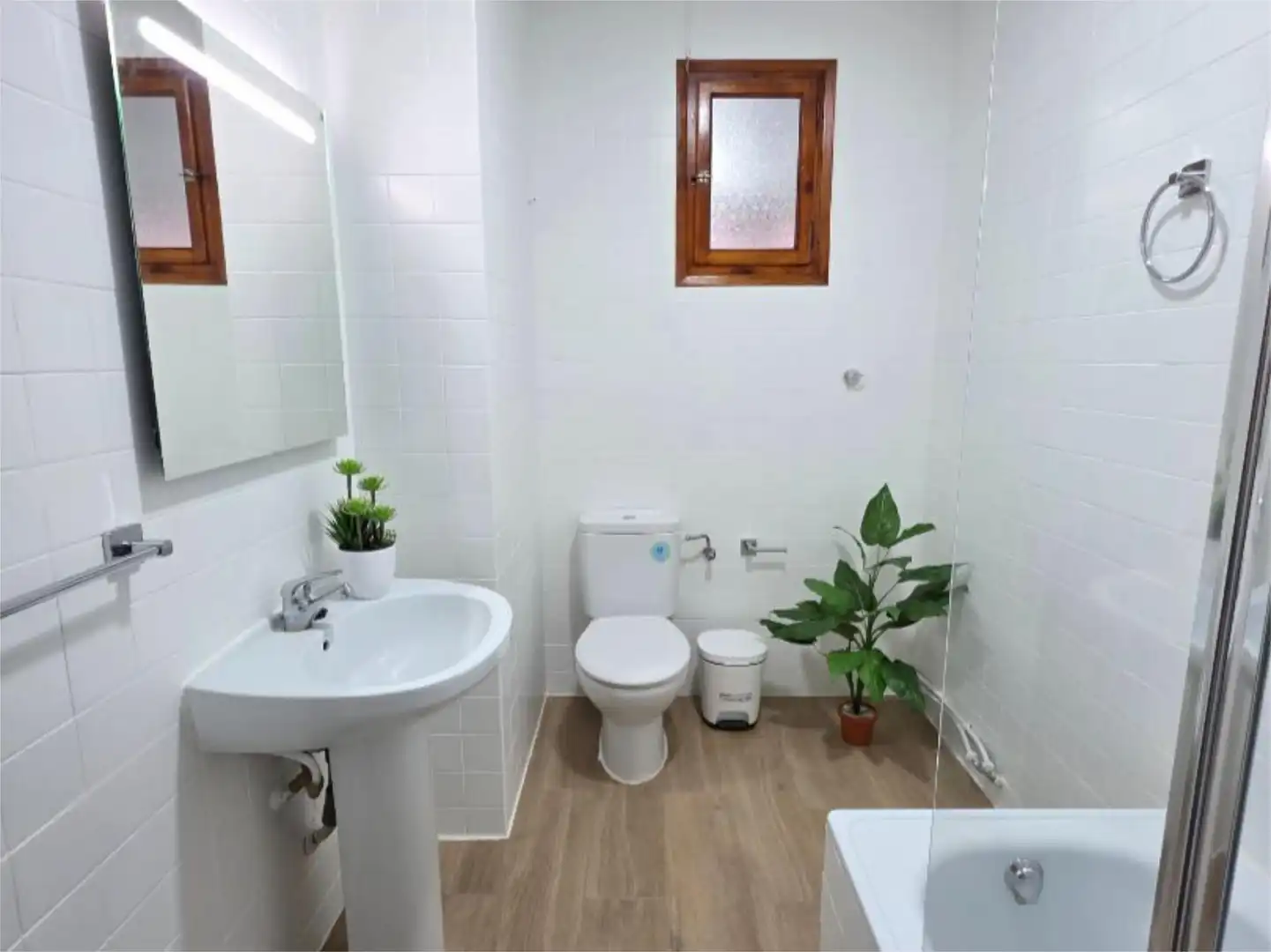 Bathroom of Flat for share in Villena  with Furnished and Balcony
