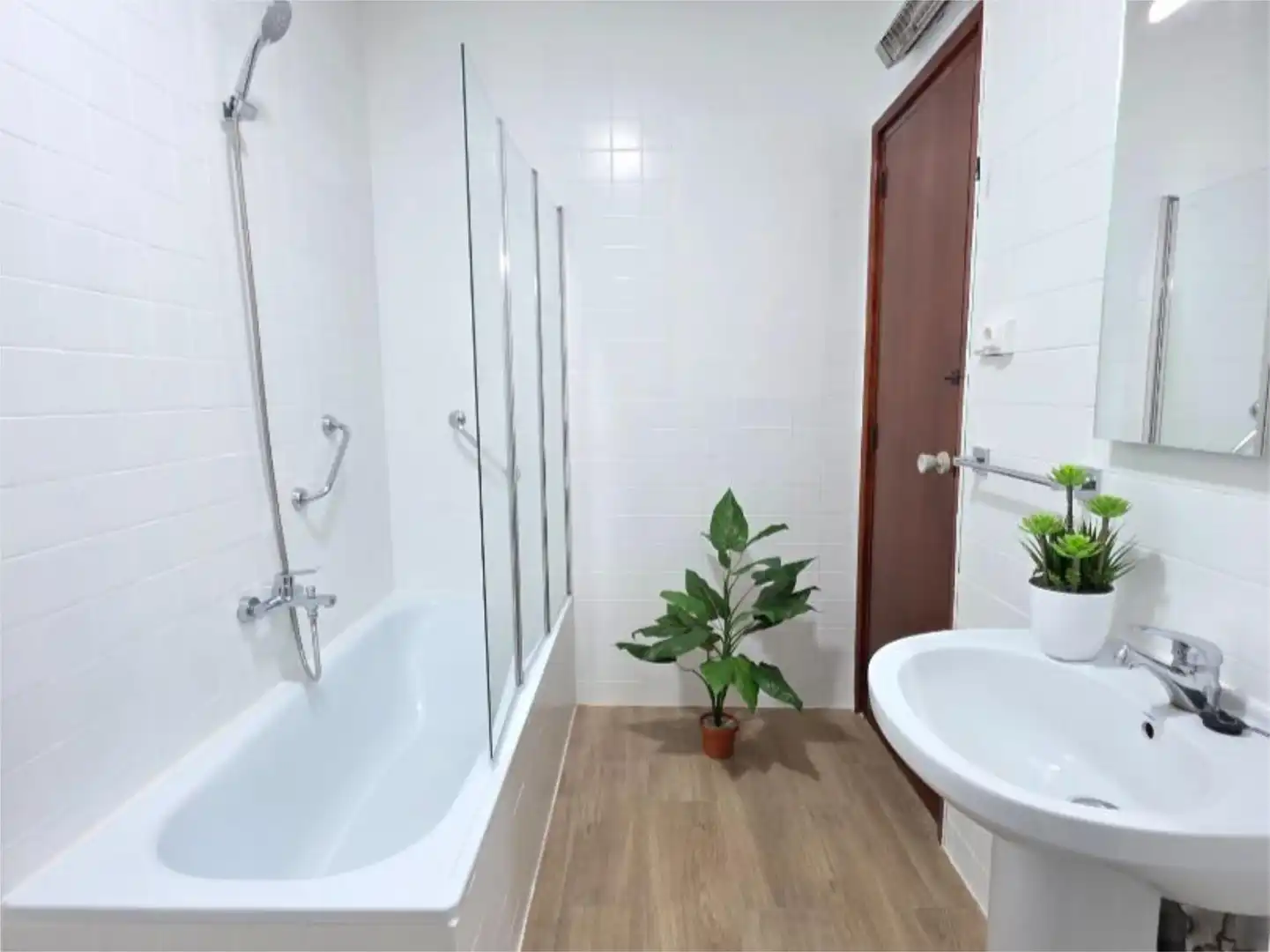 Bathroom of Flat for share in Villena  with Furnished and Balcony