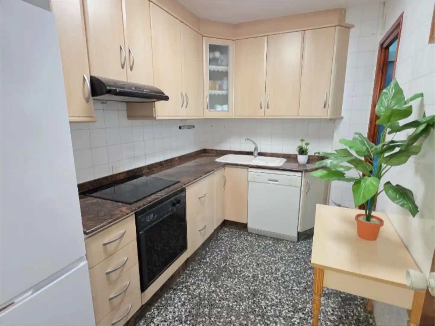 Kitchen of Flat for share in Villena  with Furnished and Balcony