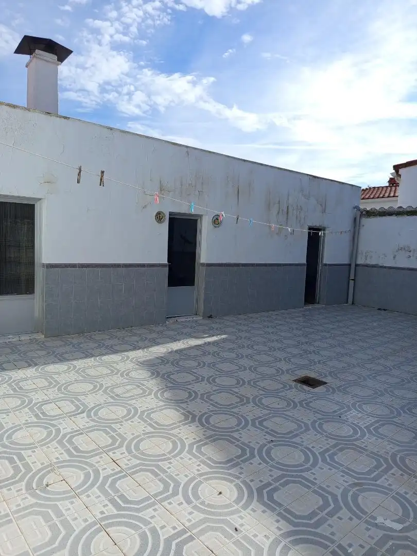 Vista exterior de Casa adosada en venda en Puebla de la Reina amb Aire condicionat, Calefacció i Terrassa