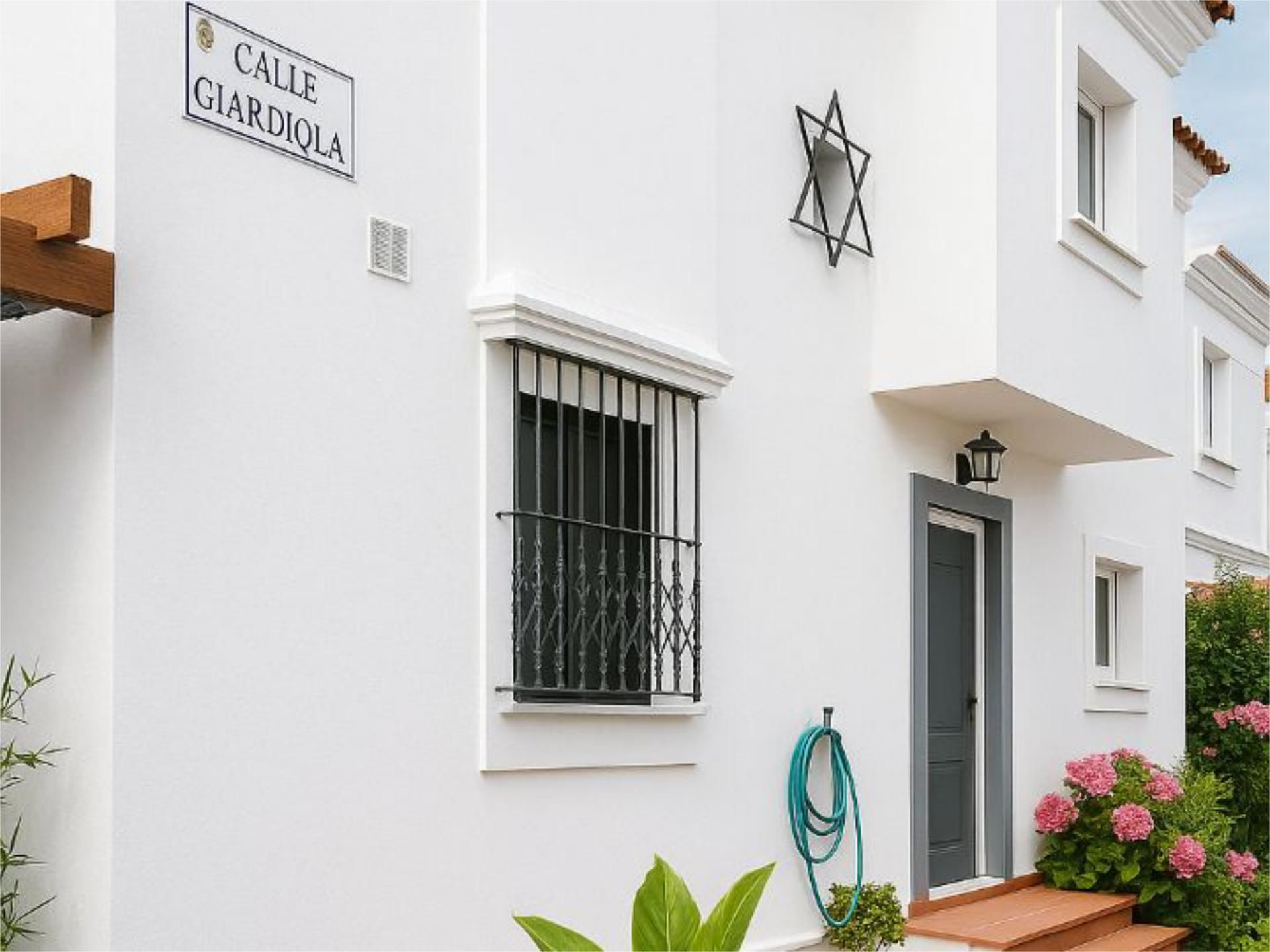 Exterior view of Flat for sale in Utrera  with Air Conditioner, Heating and Private garden