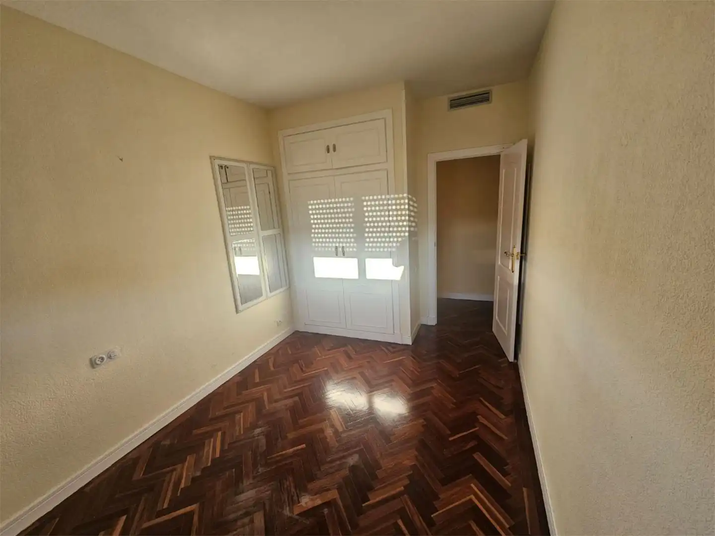 Piso en venta en Plaza Constitución, 12, Argés Habitación de Piso en venta en Argés con Aire acondicionado y Piscina