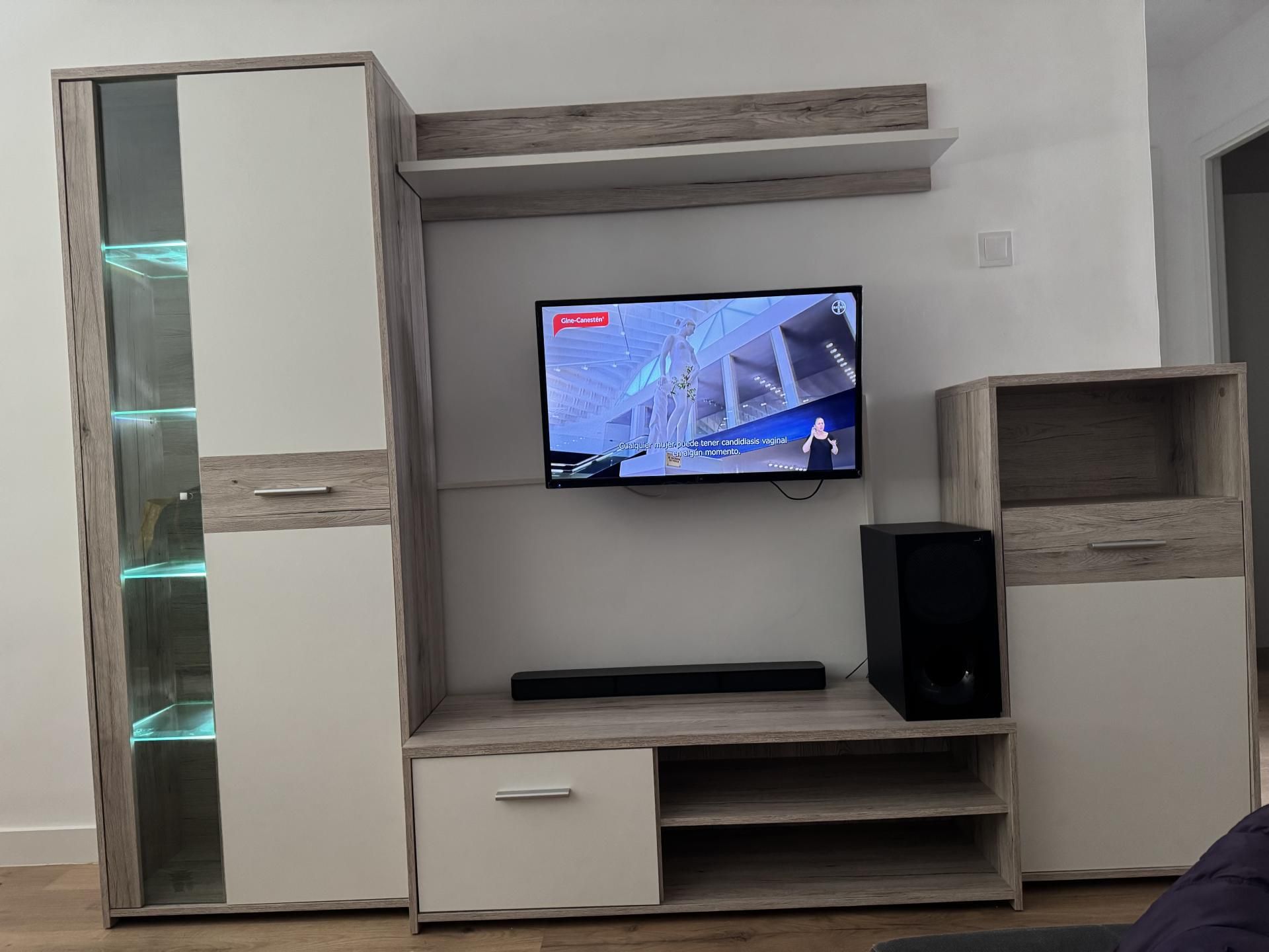 Living room of Flat to rent in  Logroño  with Heating, Parquet flooring and Furnished