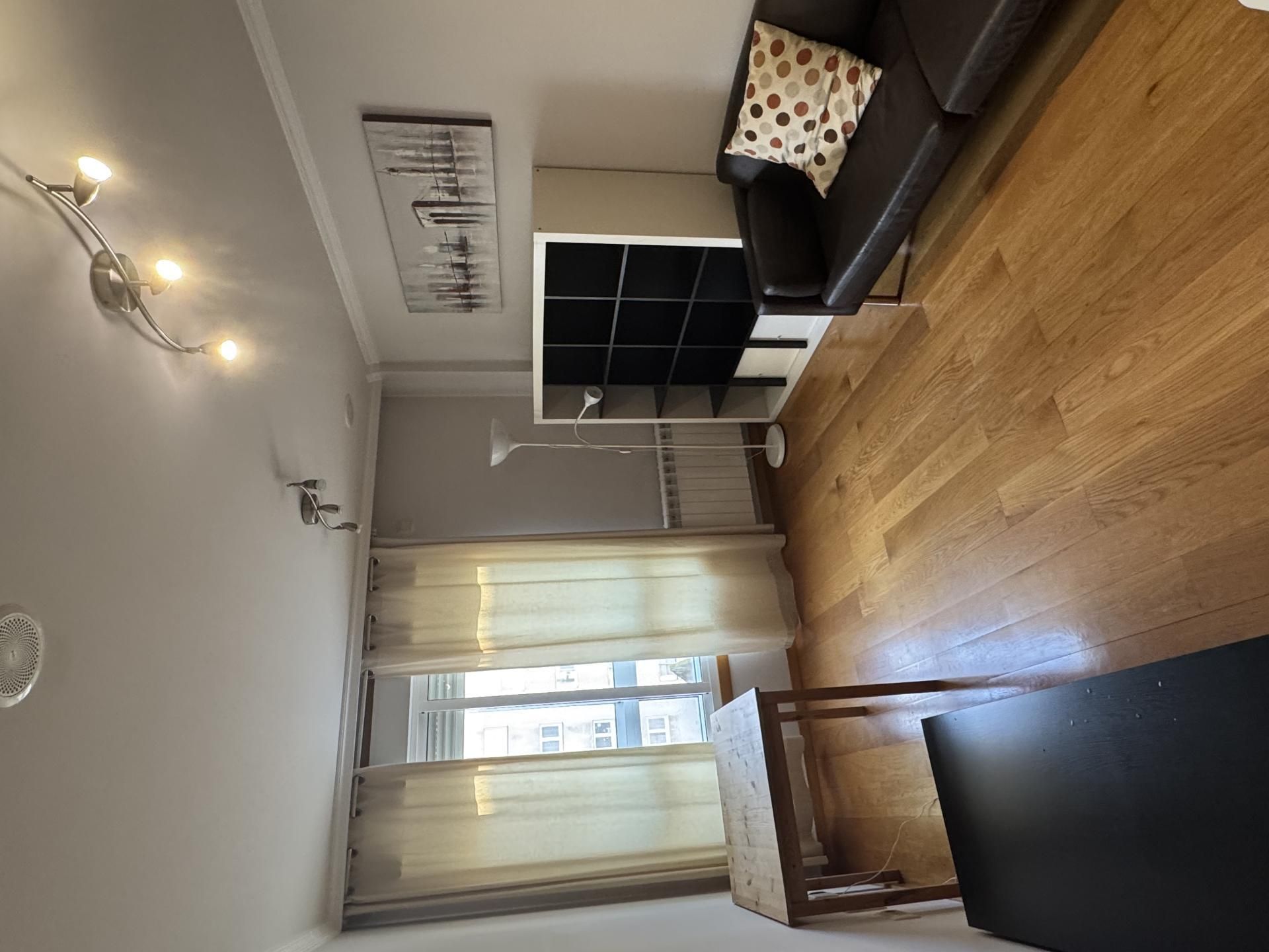 Sala de estar de Piso de alquiler en A Coruña Capital  con Calefacción, Parquet y Amueblado