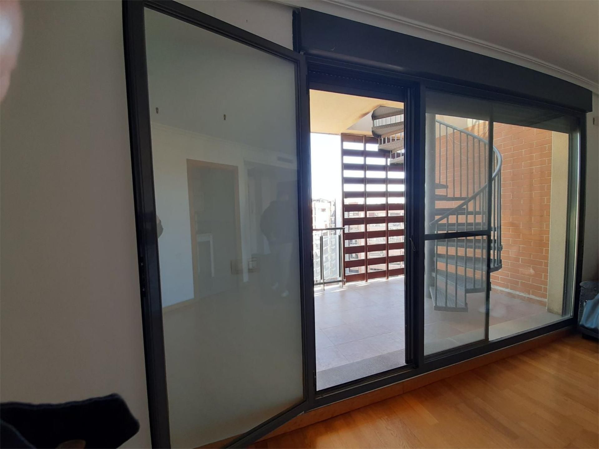 Piso en venta en Alicante / Alacant con Aire acondicionado, Terraza y Piscina