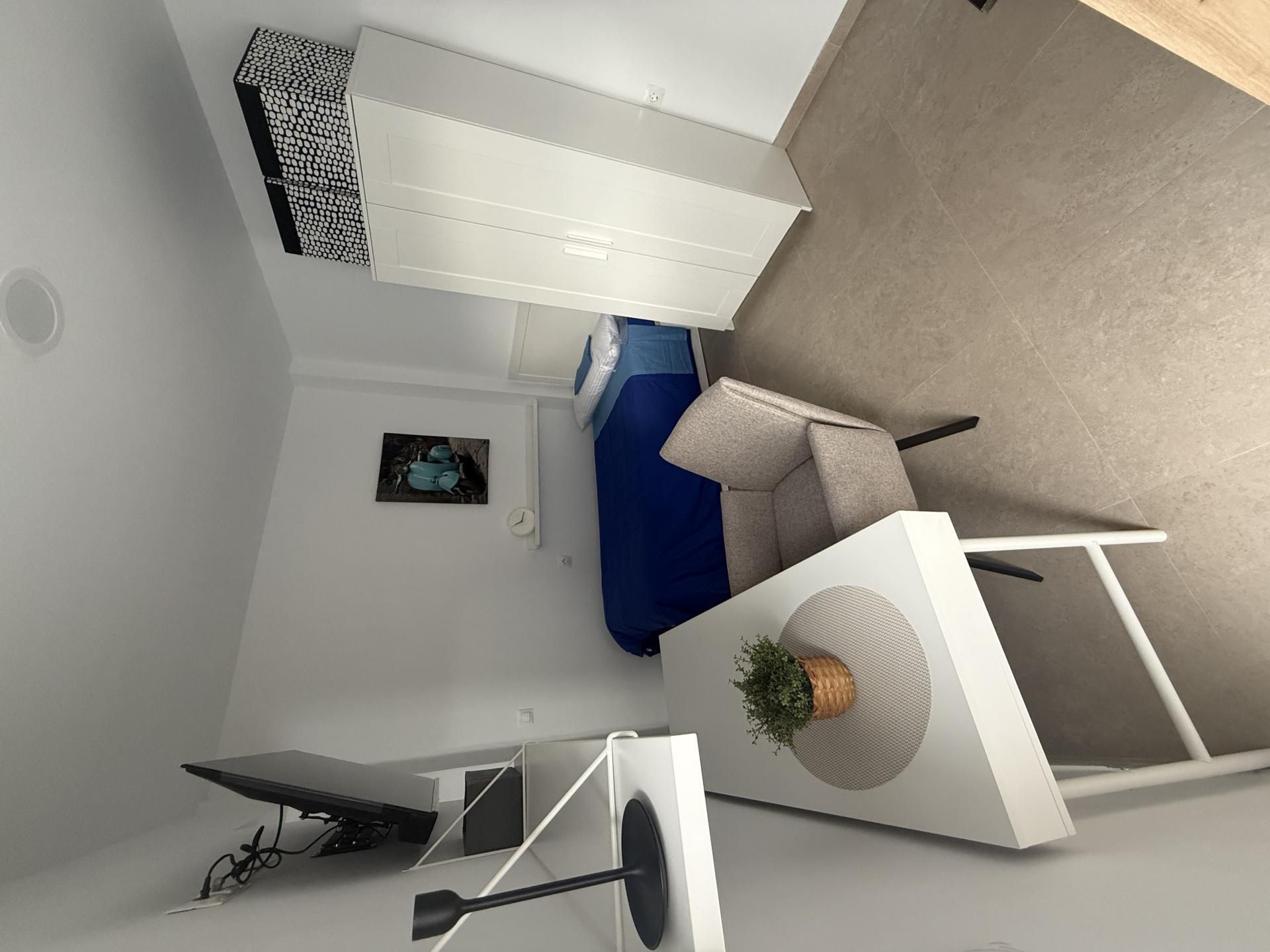 Dormitori de Pis de lloguer en Málaga Capital amb Terrassa, Moblat i Balcó