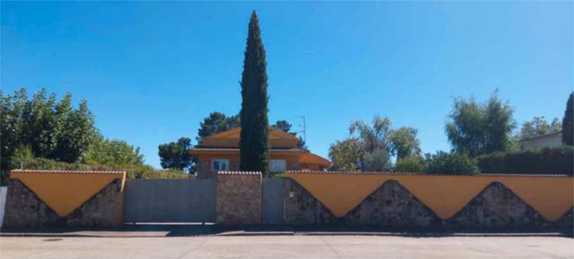 Casa adosada en venta en Galindo y Perahuy Vista exterior de Casa adosada en venta en Galindo y Perahuy con Calefacción, Jardín privado y Terraza