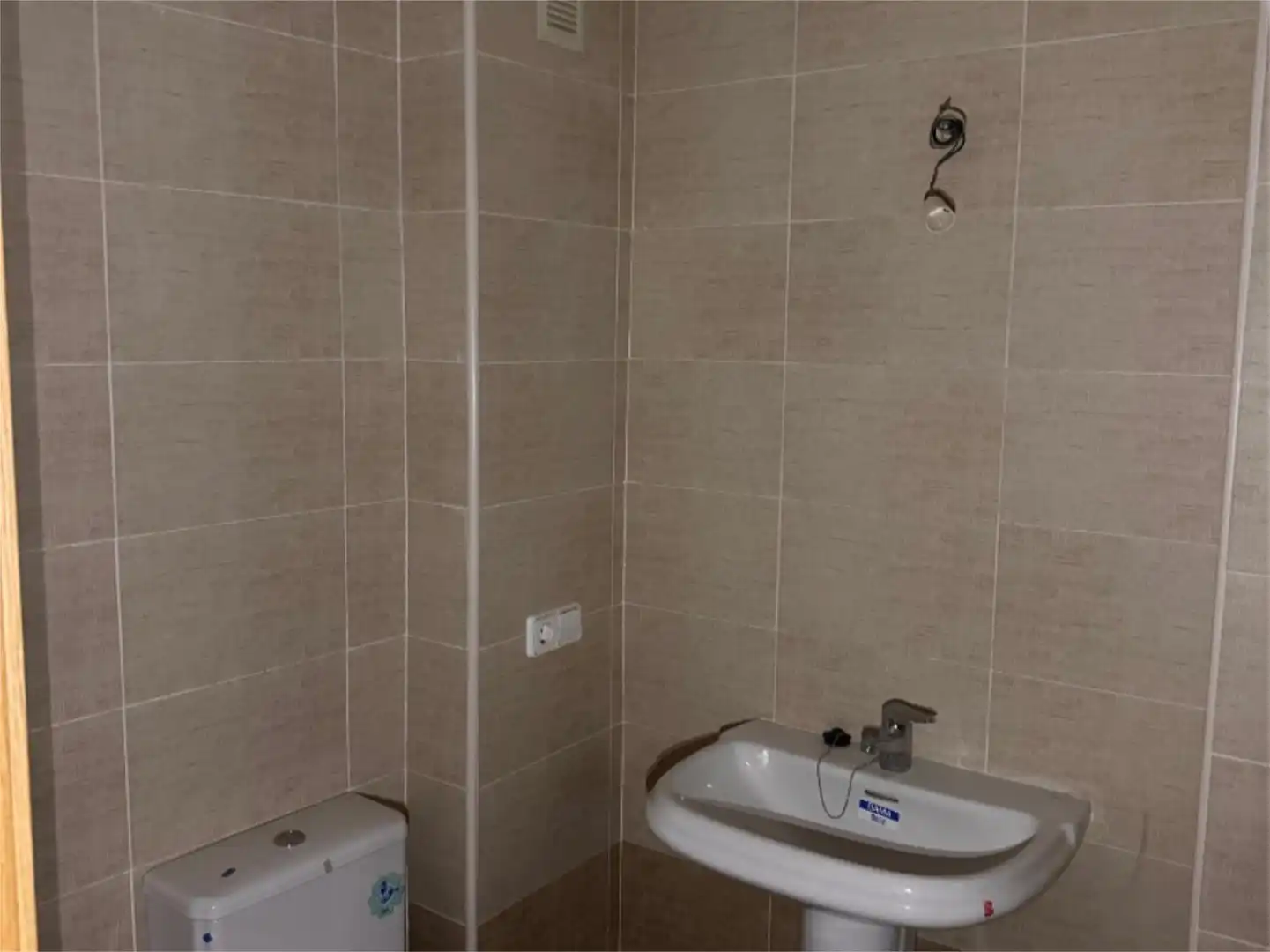 Piso en venta en Calle Fuentelarreina, 9, La Pantoja Baño de Piso en venta en Zamora Capital con Calefacción, Terraza y Balcón