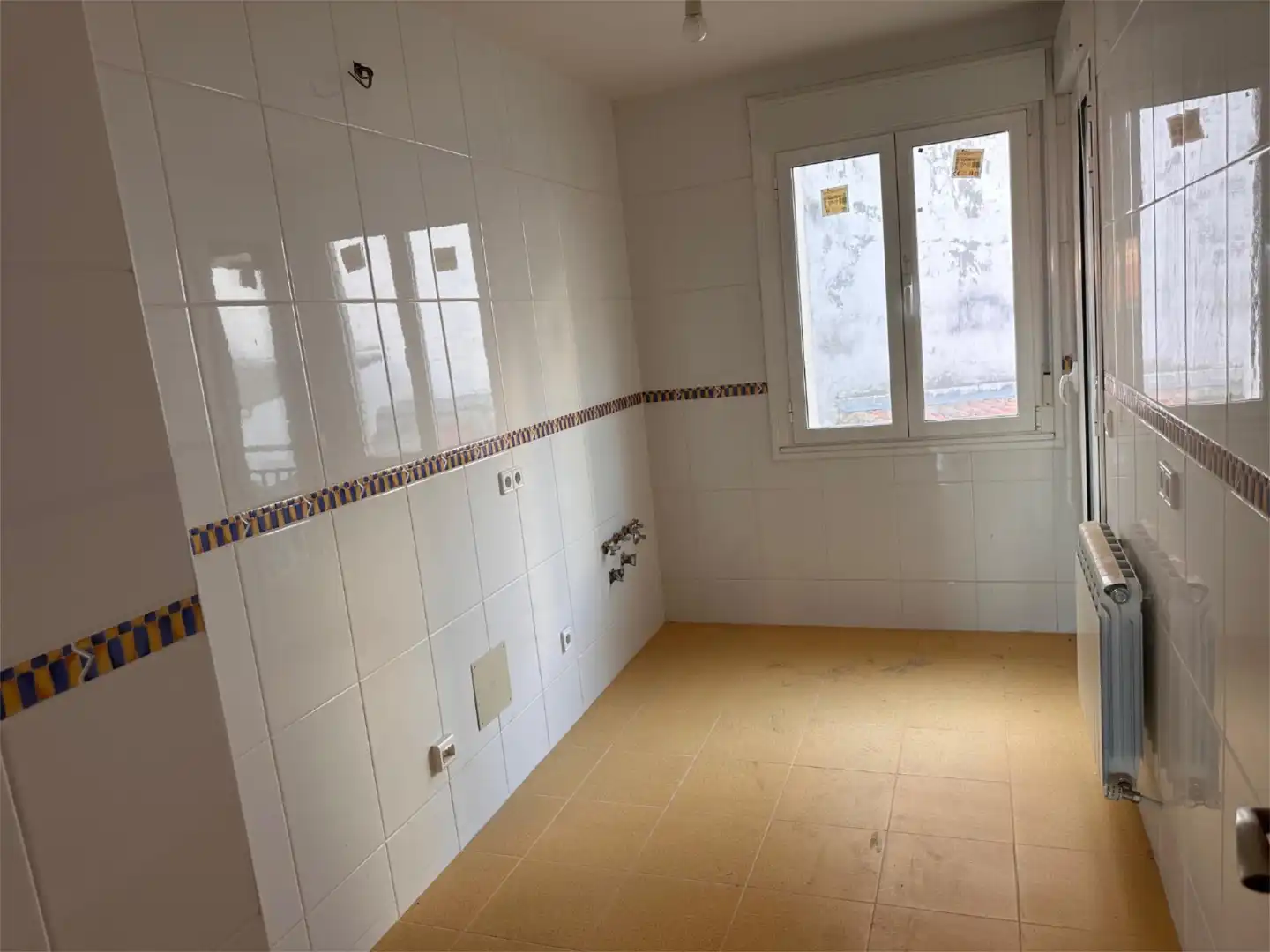 Piso en venta en Calle Fuentelarreina, 9, La Pantoja Baño de Piso en venta en Zamora Capital con Calefacción, Terraza y Balcón