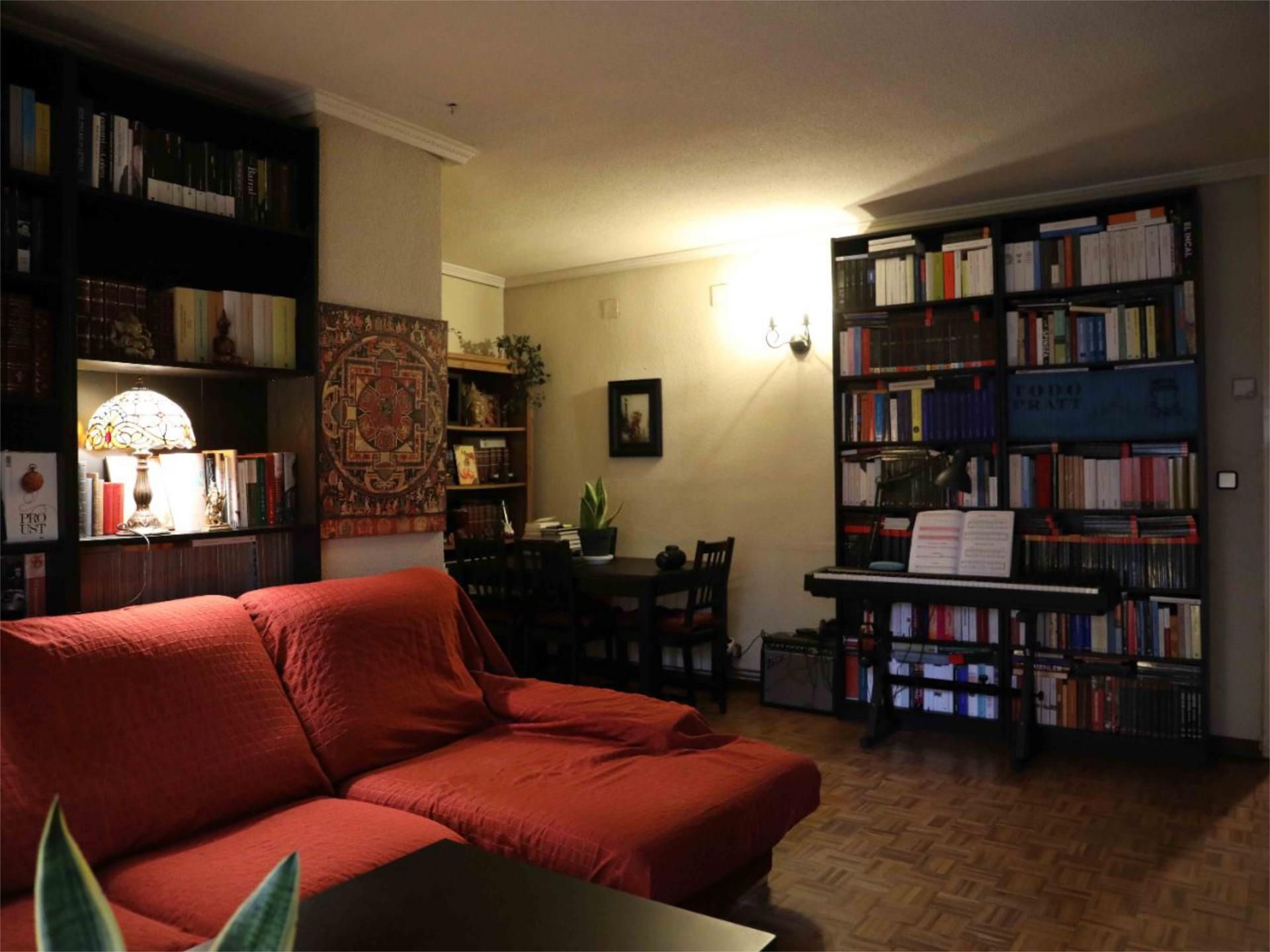 Sala d'estar de Pis en venda en Alcalá de Henares amb Terrassa i Balcó