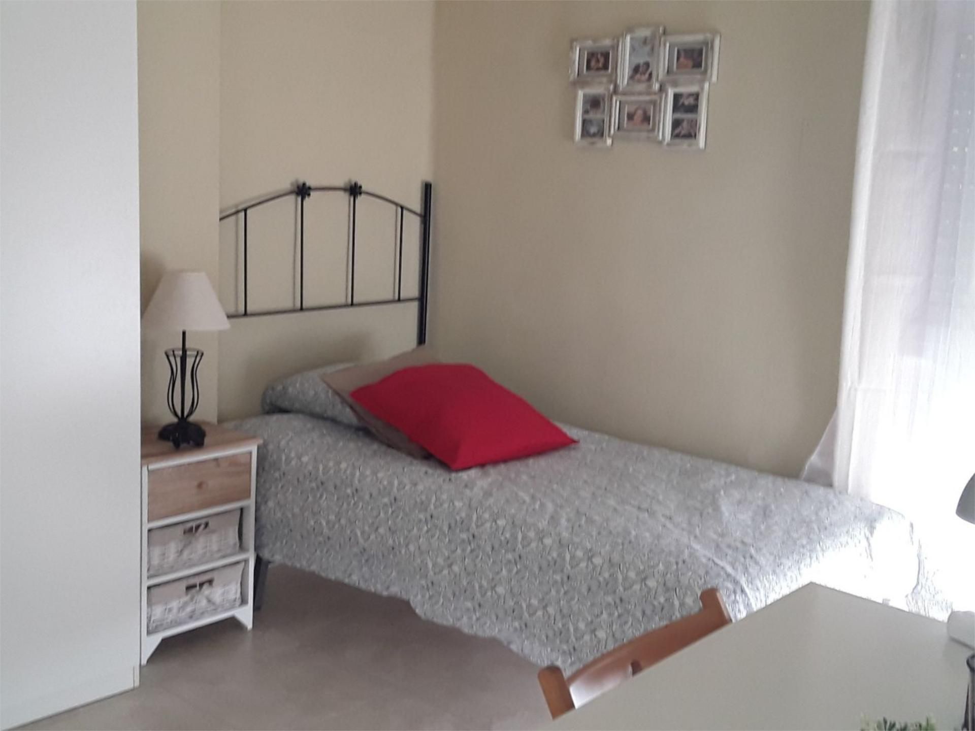 Dormitori de Pis per a compartir en  Sevilla Capital amb Aire condicionat, Calefacció i Moblat