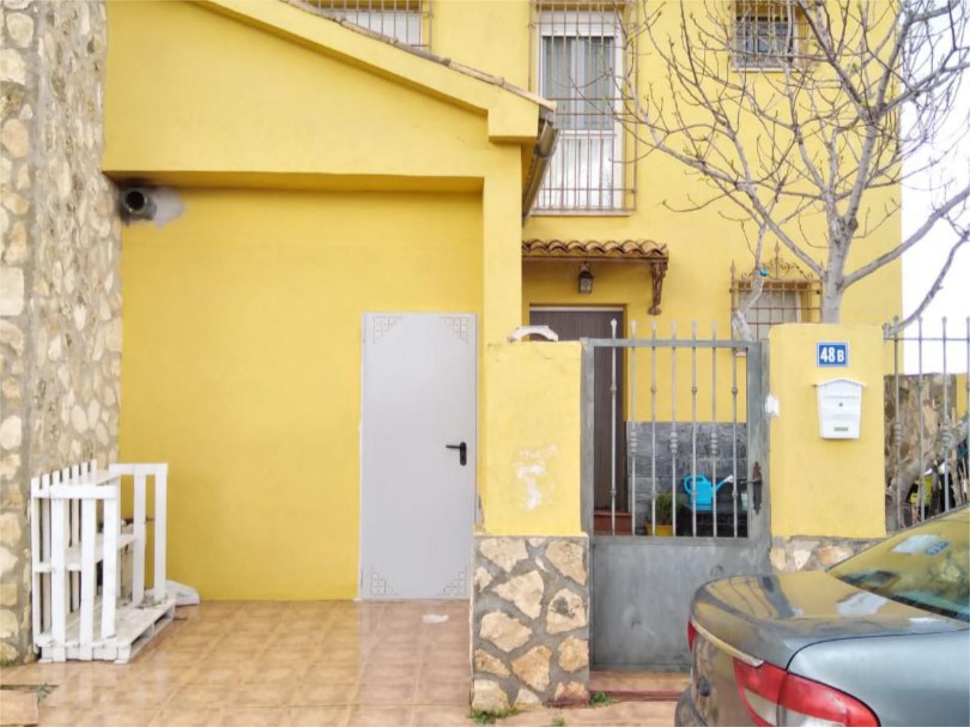 Vista exterior de Pis en venda en Torrubia del Campo amb Calefacció, Jardí privat i Terrassa