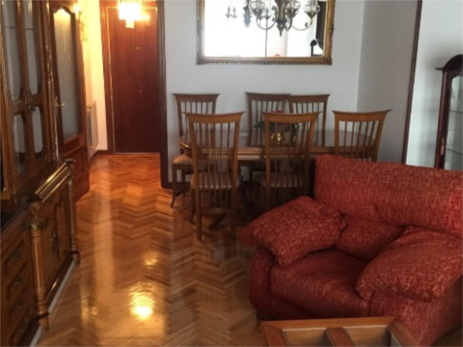 Menjador de Pis en venda en Alcalá de Henares amb Calefacció, Jardí privat i Parquet