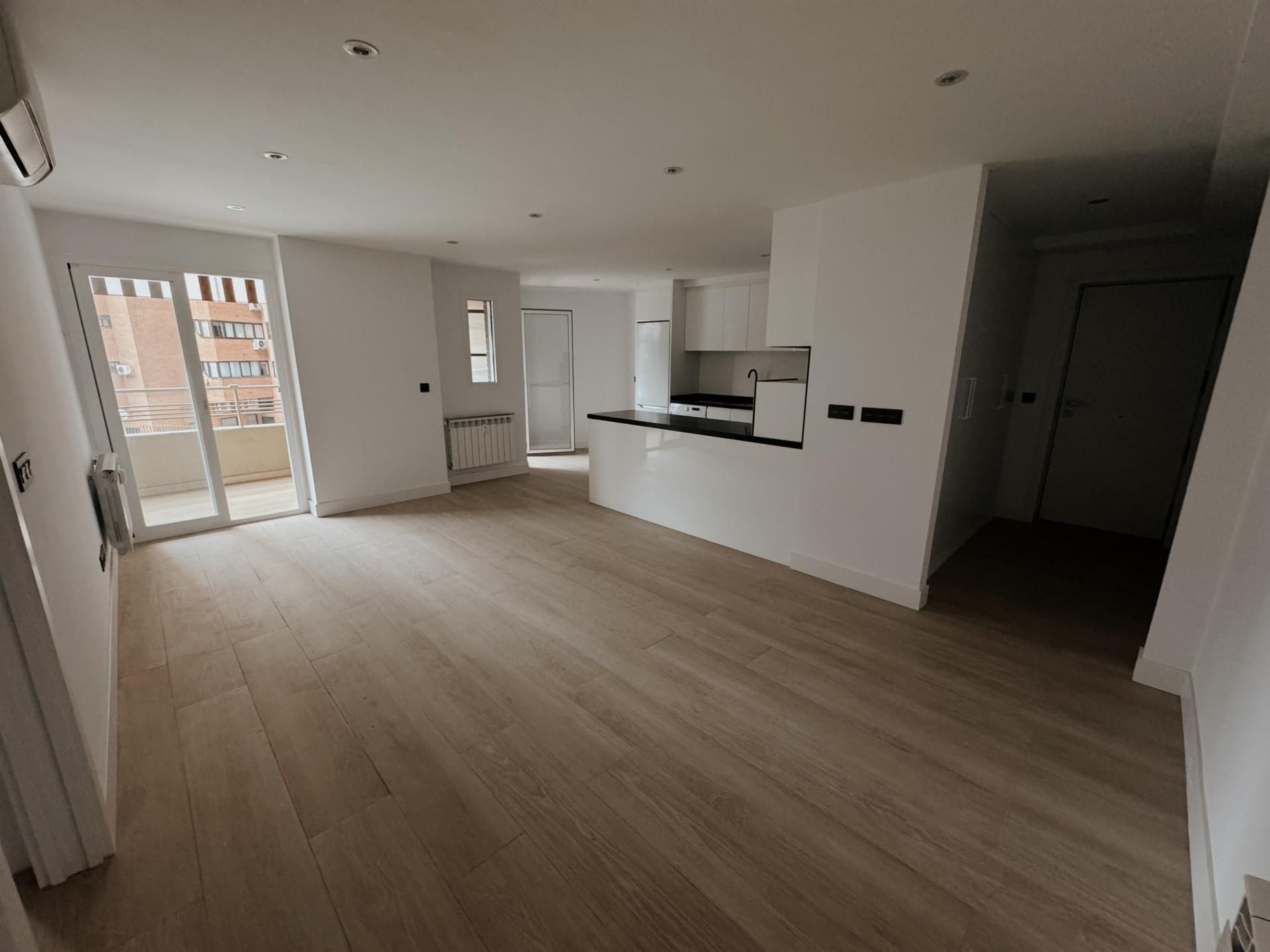 Flat to rent in  Madrid Capital  with Air Conditioner, Heating and Private garden