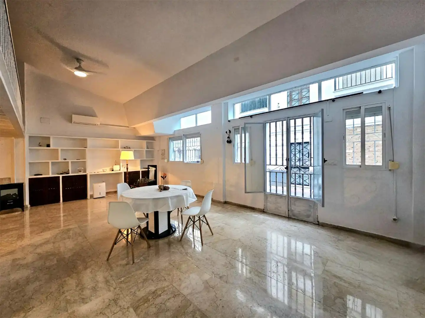 Flat for sale in Calle Cochera, Centro Dining room of Flat for sale in Salobreña with Air Conditioner, Heating and Oven
