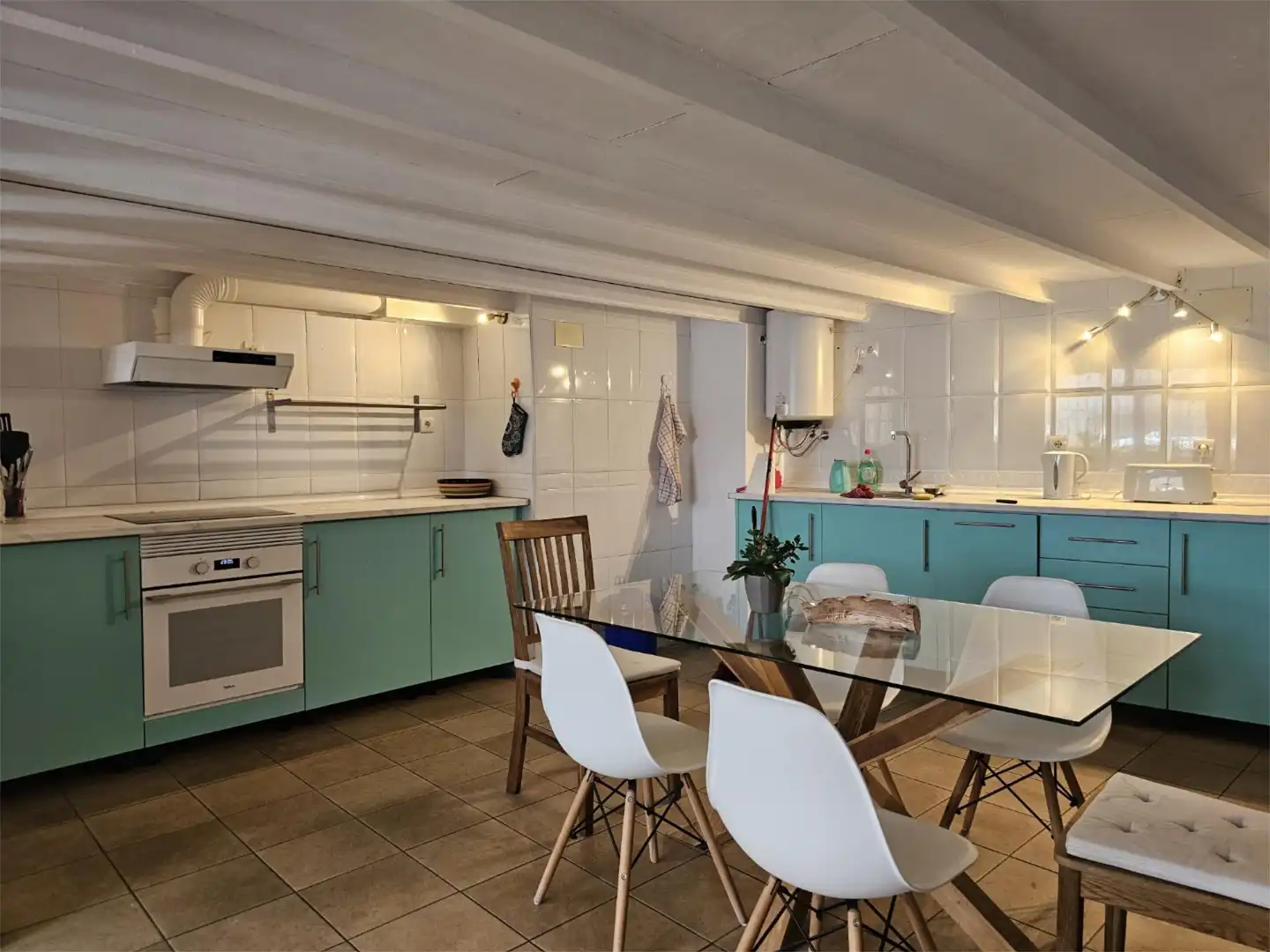 Flat for sale in Calle Cochera, Centro Kitchen of Flat for sale in Salobreña with Air Conditioner, Heating and Oven