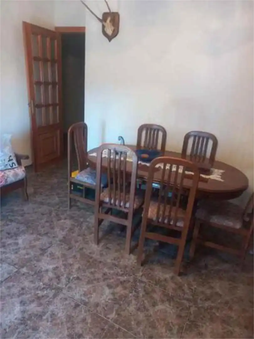 Piso en venta en Fuenlabrada de los Montes Comedor de Piso en venta en Fuenlabrada de los Montes con Terraza, Trastero y Amueblado