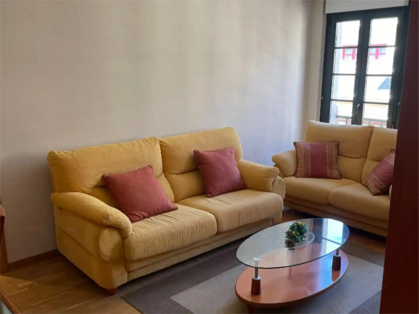Wohnung zur Miete in Avenida de Gondán, 10a, Castropol Wohnzimmer von Wohnung zur Miete in Castropol mit Balkon