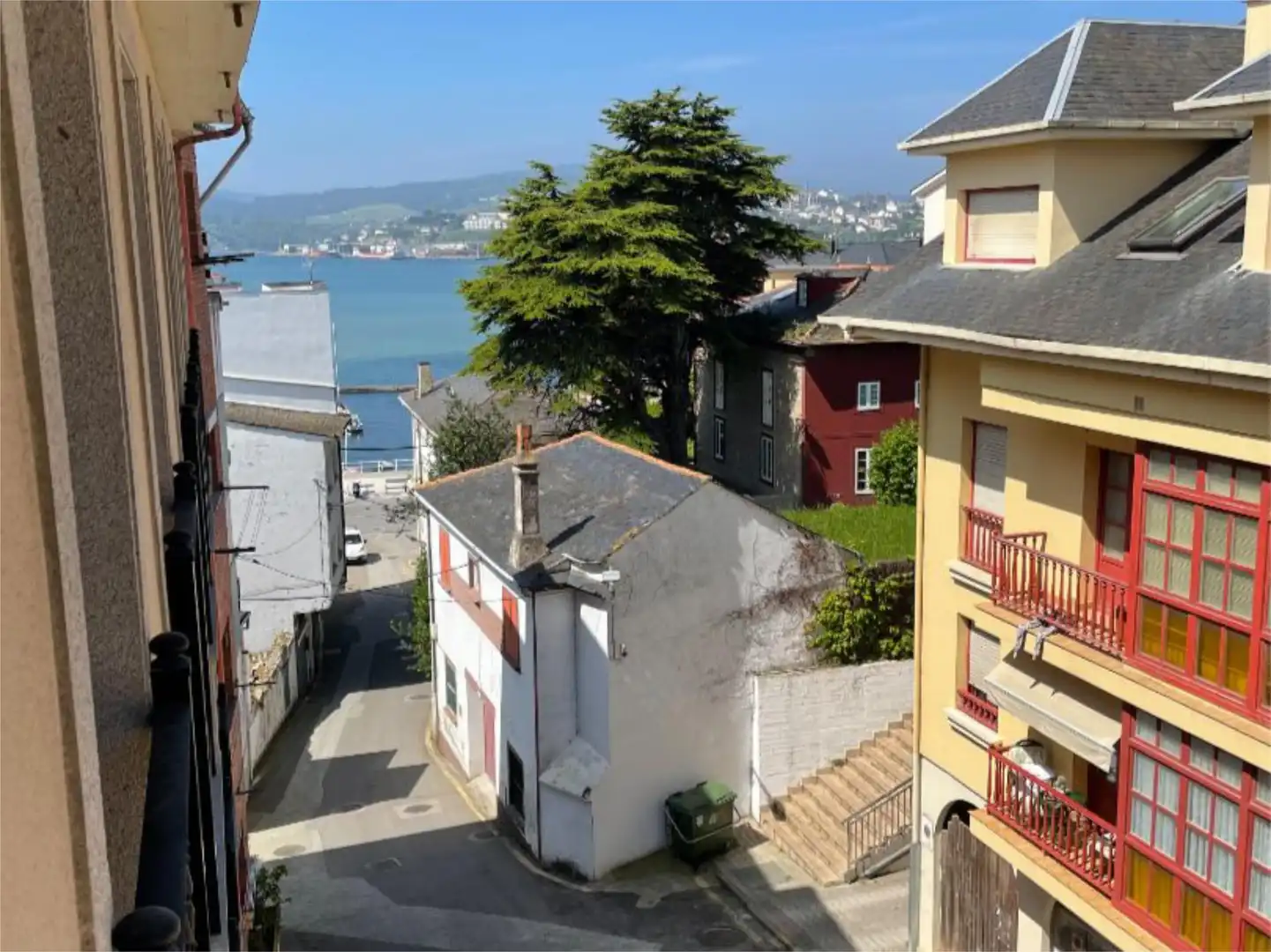 Wohnung zur Miete in Avenida de Gondán, 10a, Castropol Außenansicht von Wohnung zur Miete in Castropol mit Balkon