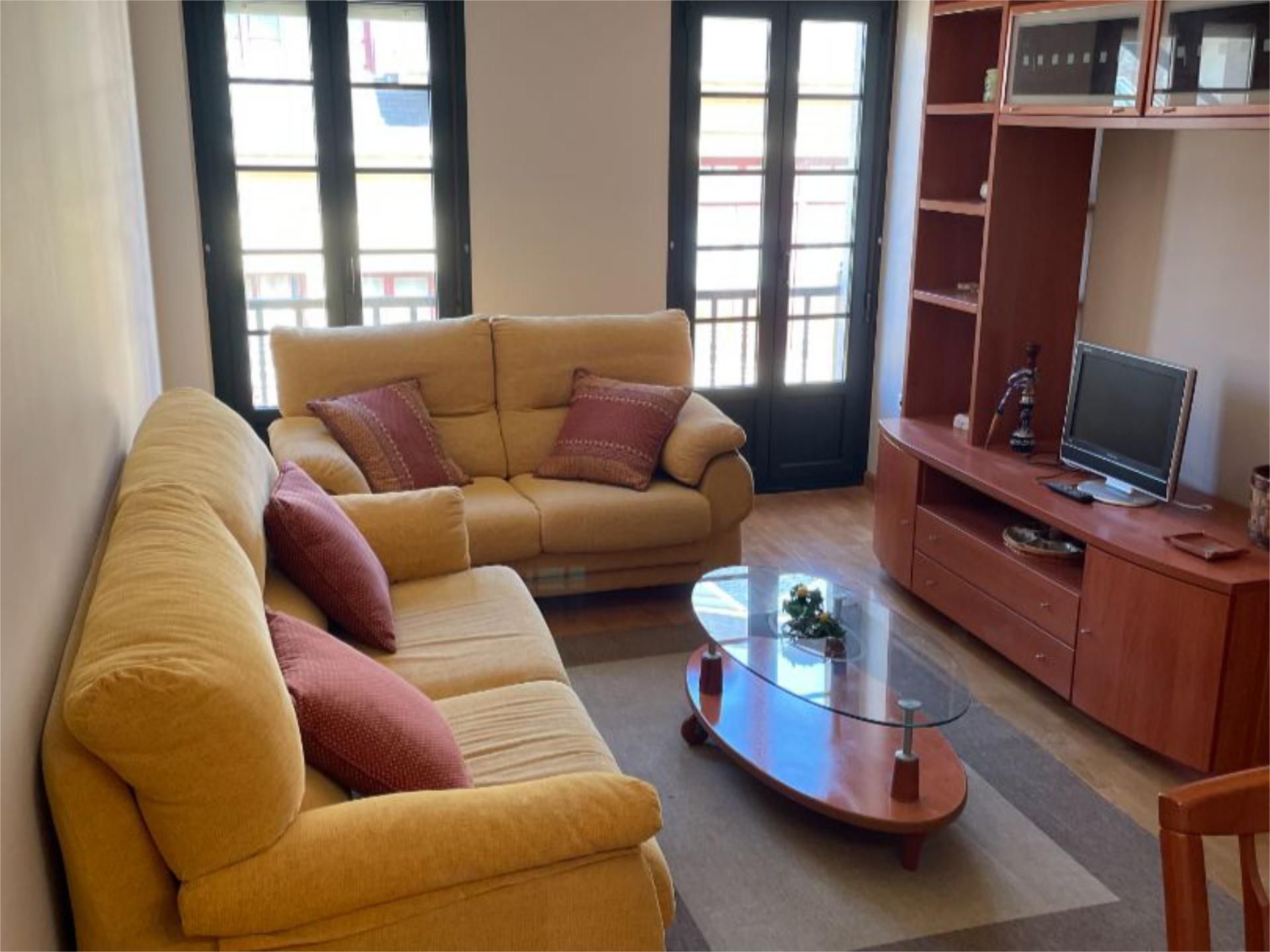 Sala de estar de Piso de alquiler en Castropol con Calefacción, Parquet y Amueblado