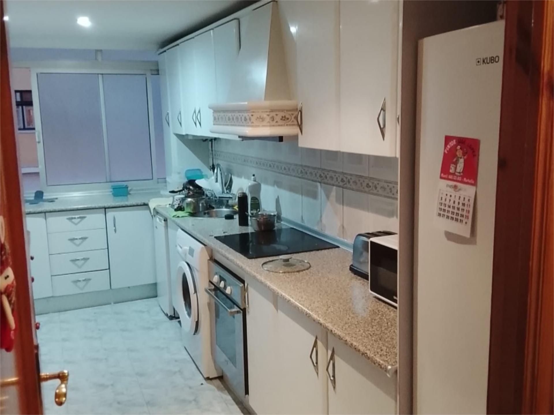 Flat to share in Calle la Biscuta, 2, Plaza de Toros Kitchen of Flat to share in Marbella with Terrace, Furnished and Video intercom