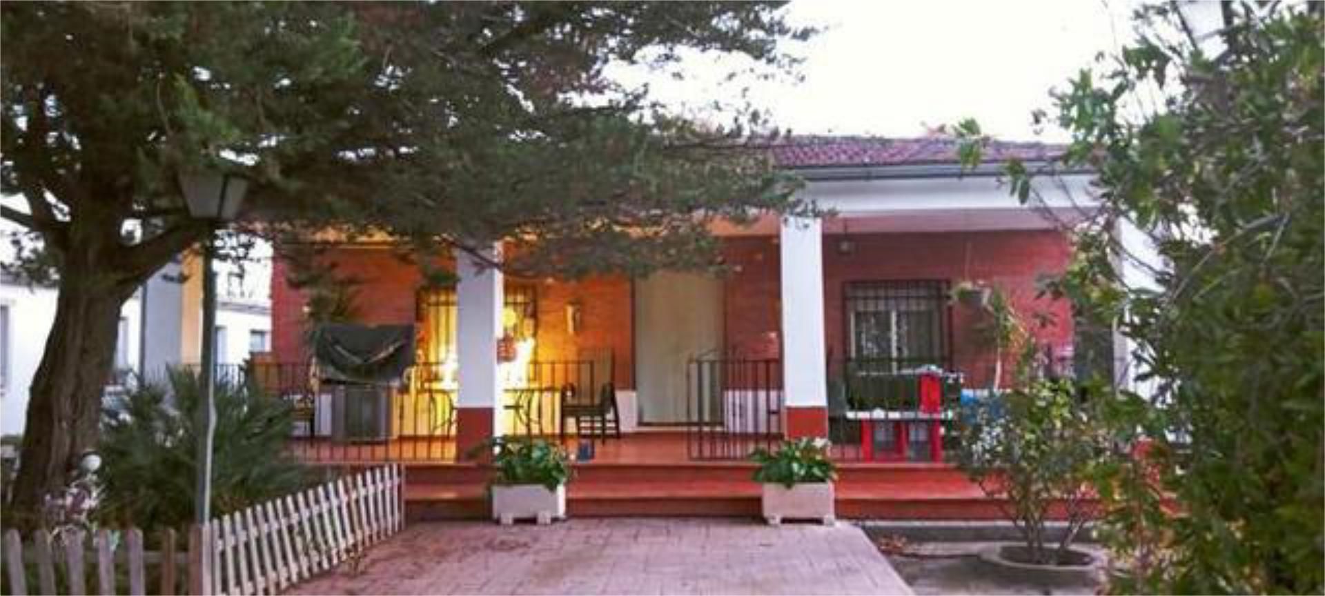 Vista exterior de Casa adosada en venta en Carrión de Calatrava con Calefacción, Jardín privado y Terraza